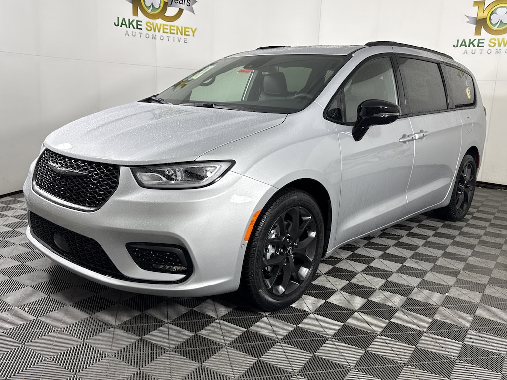 New 2026 Chrysler Pacifica LIMITED Passenger Van