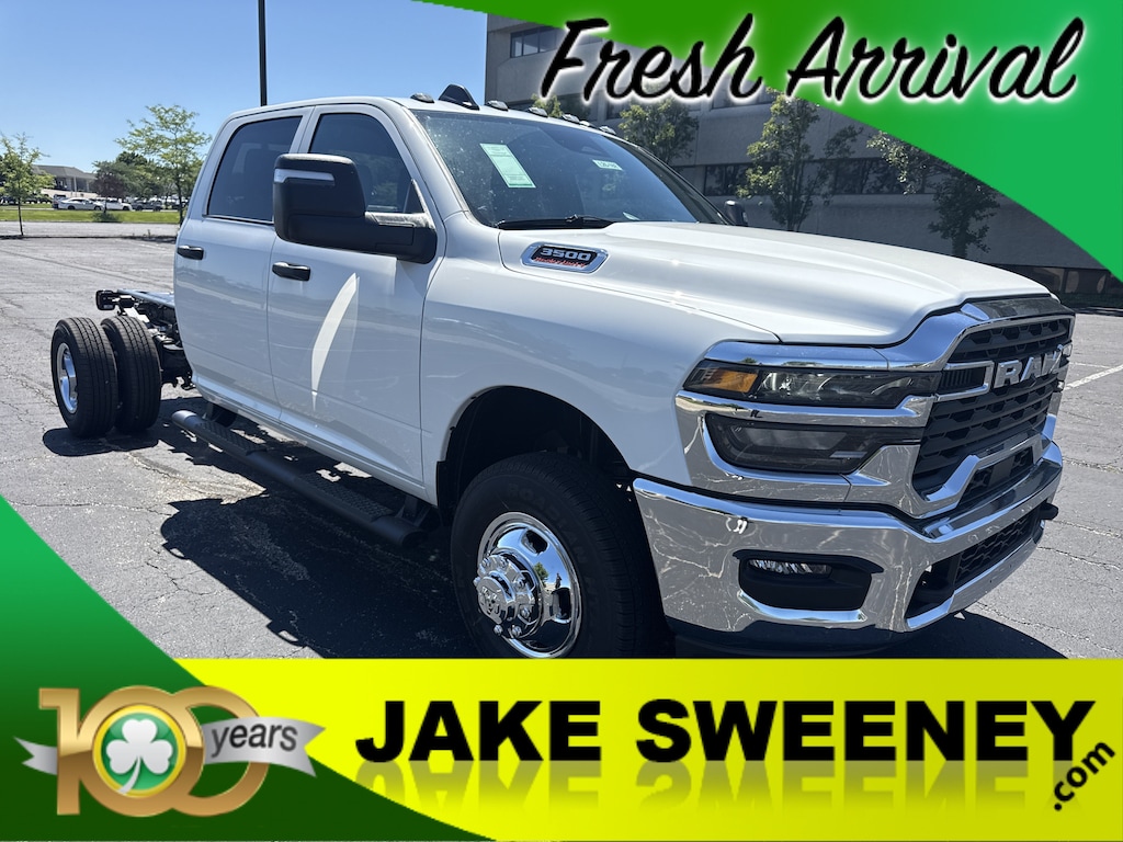 New 2026 Ram 3500 Chassis Cab TRADESMAN CREW 4X4 60' CA Pickup