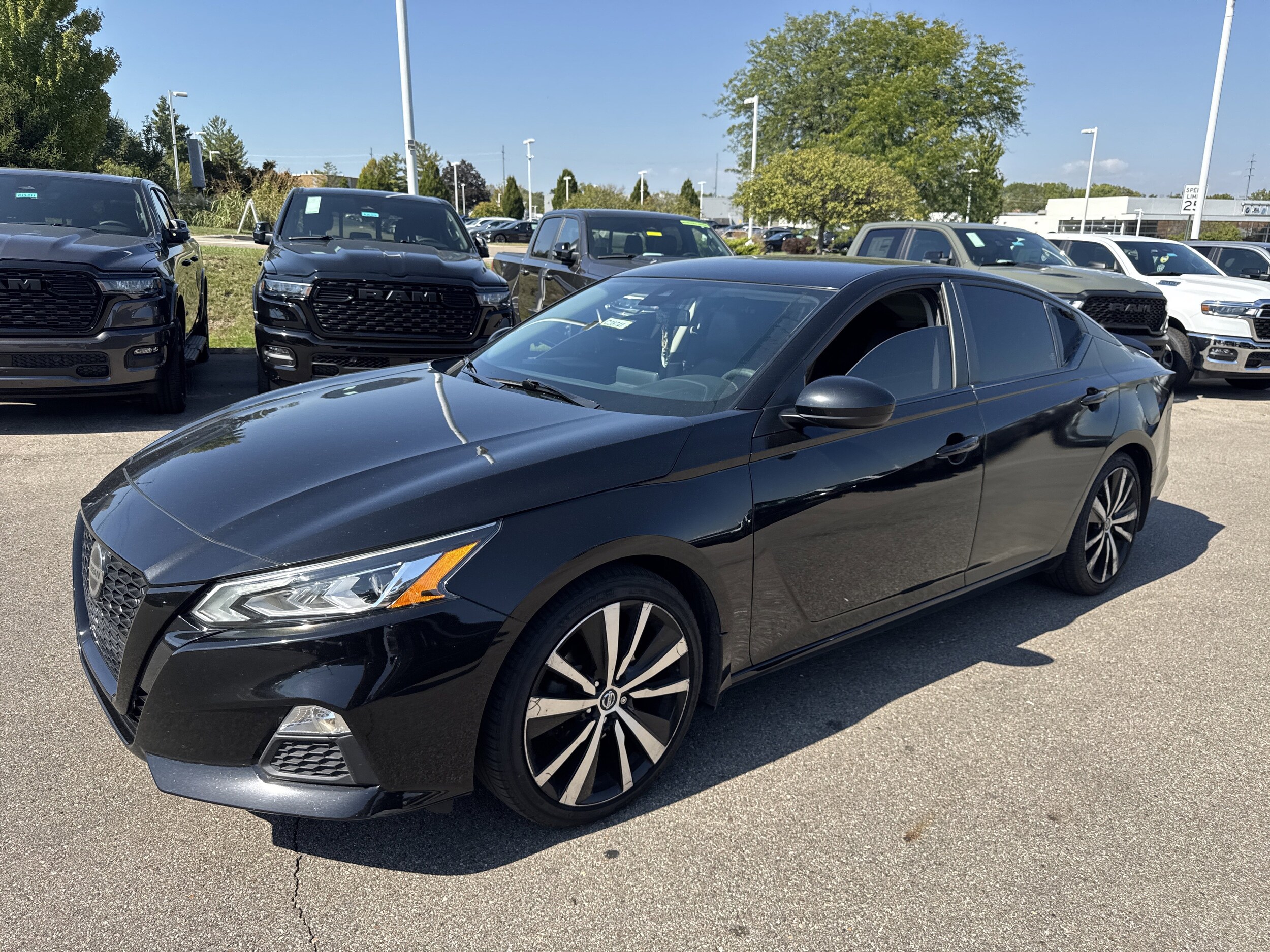 2020 Nissan Altima 2.5 SR photo 3