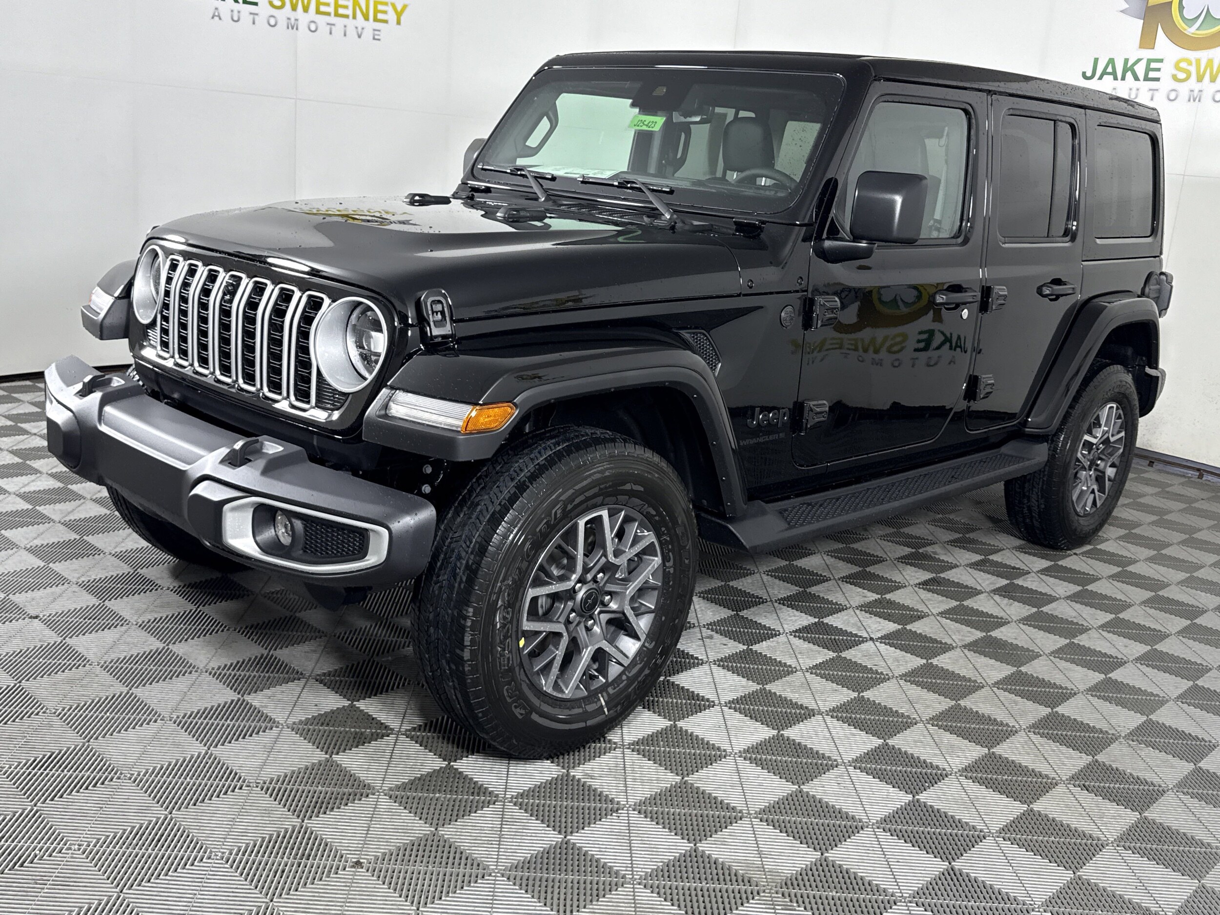 2025 Jeep Wrangler Sahara photo 3