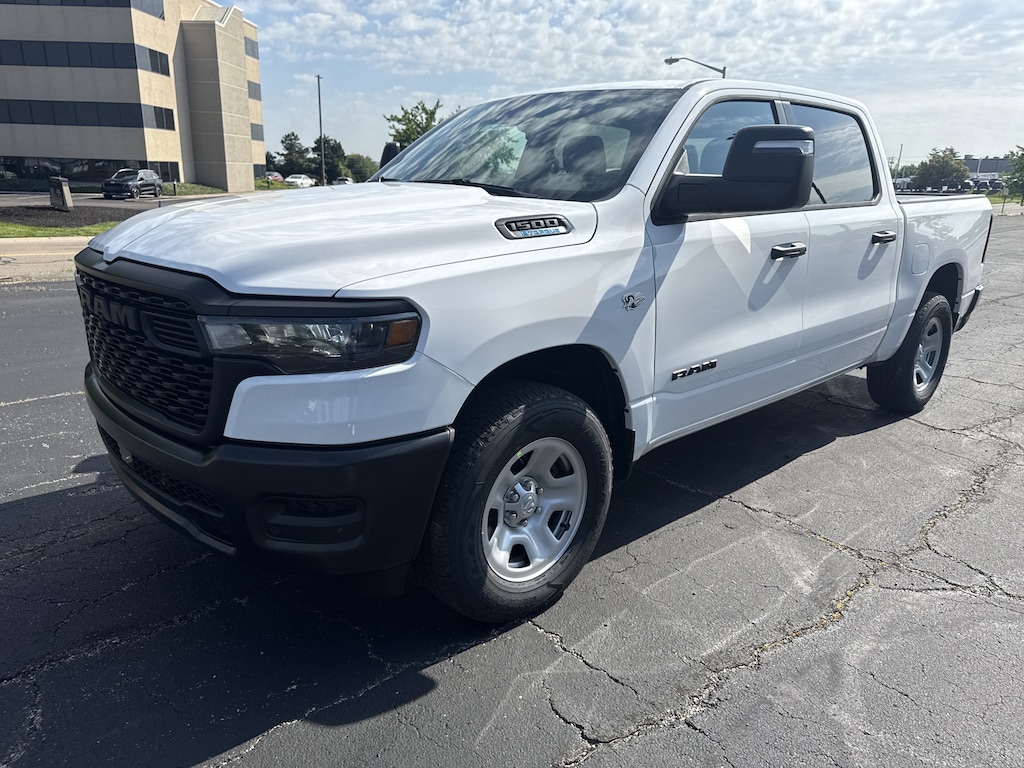 New 2026 Ram 1500 TRADESMAN CREW CAB 4X4 5'7 BOX Pickup