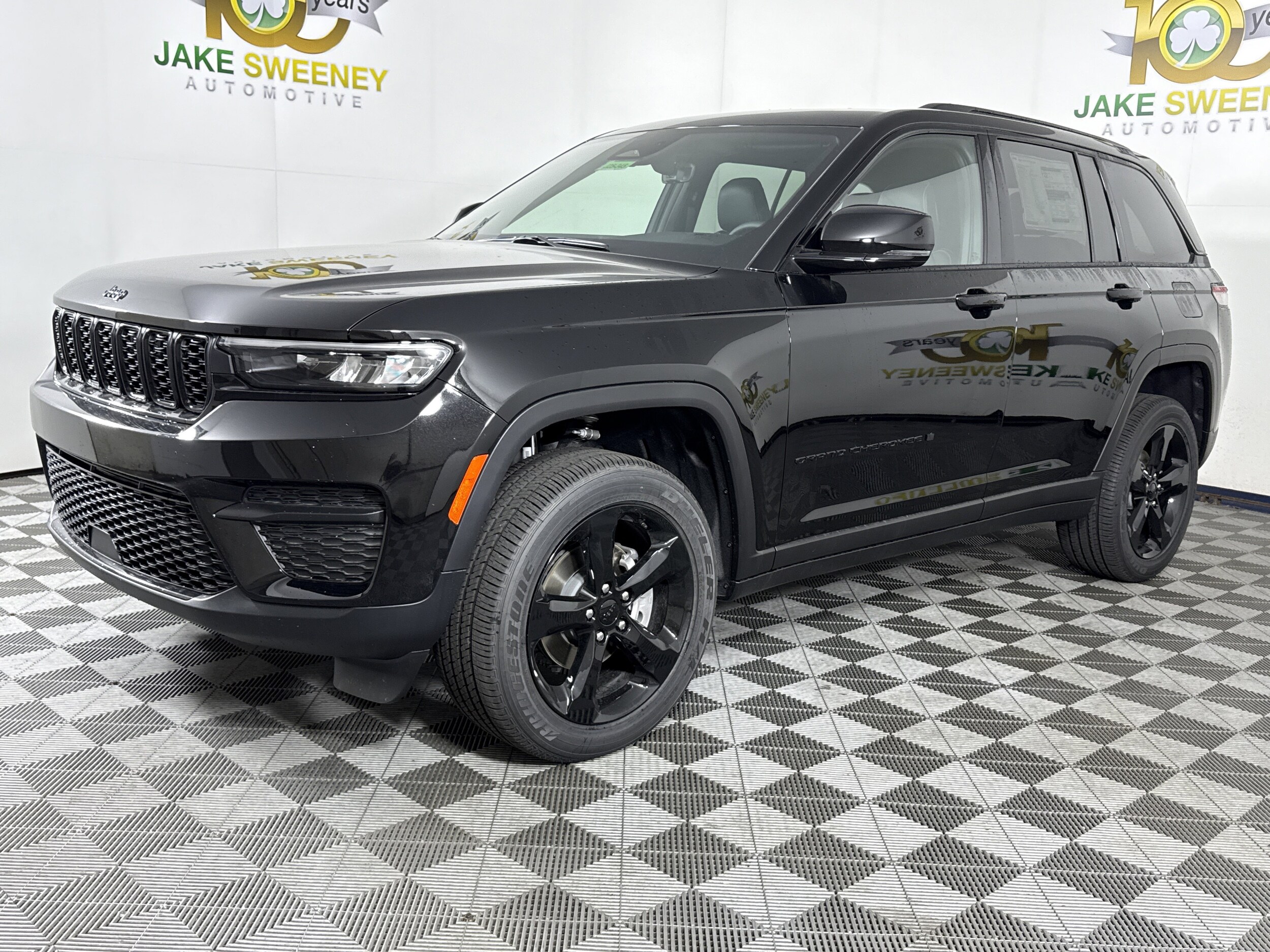 2025 Jeep Grand Cherokee Altitude photo 3