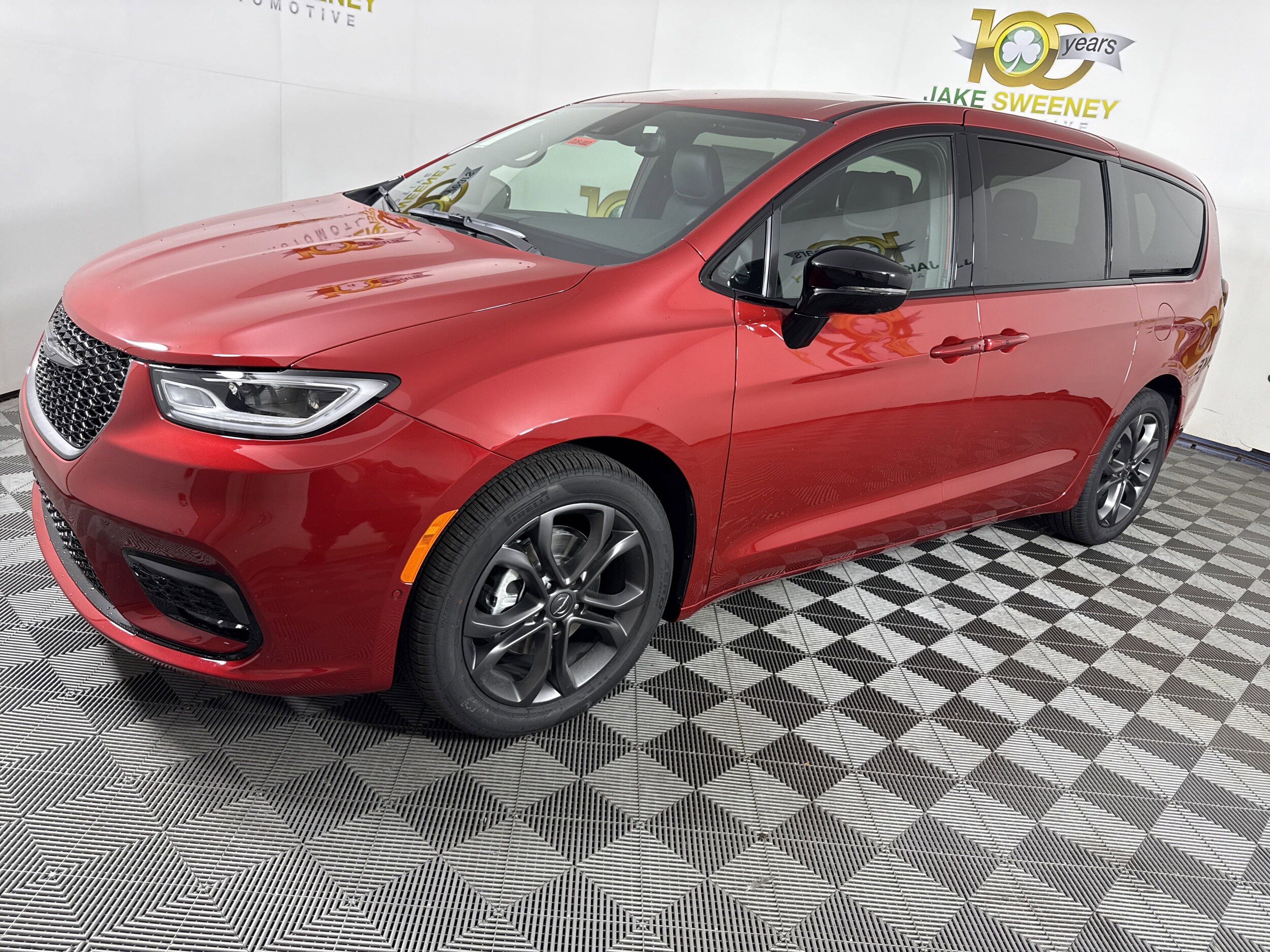 2026 Chrysler Pacifica photo 3