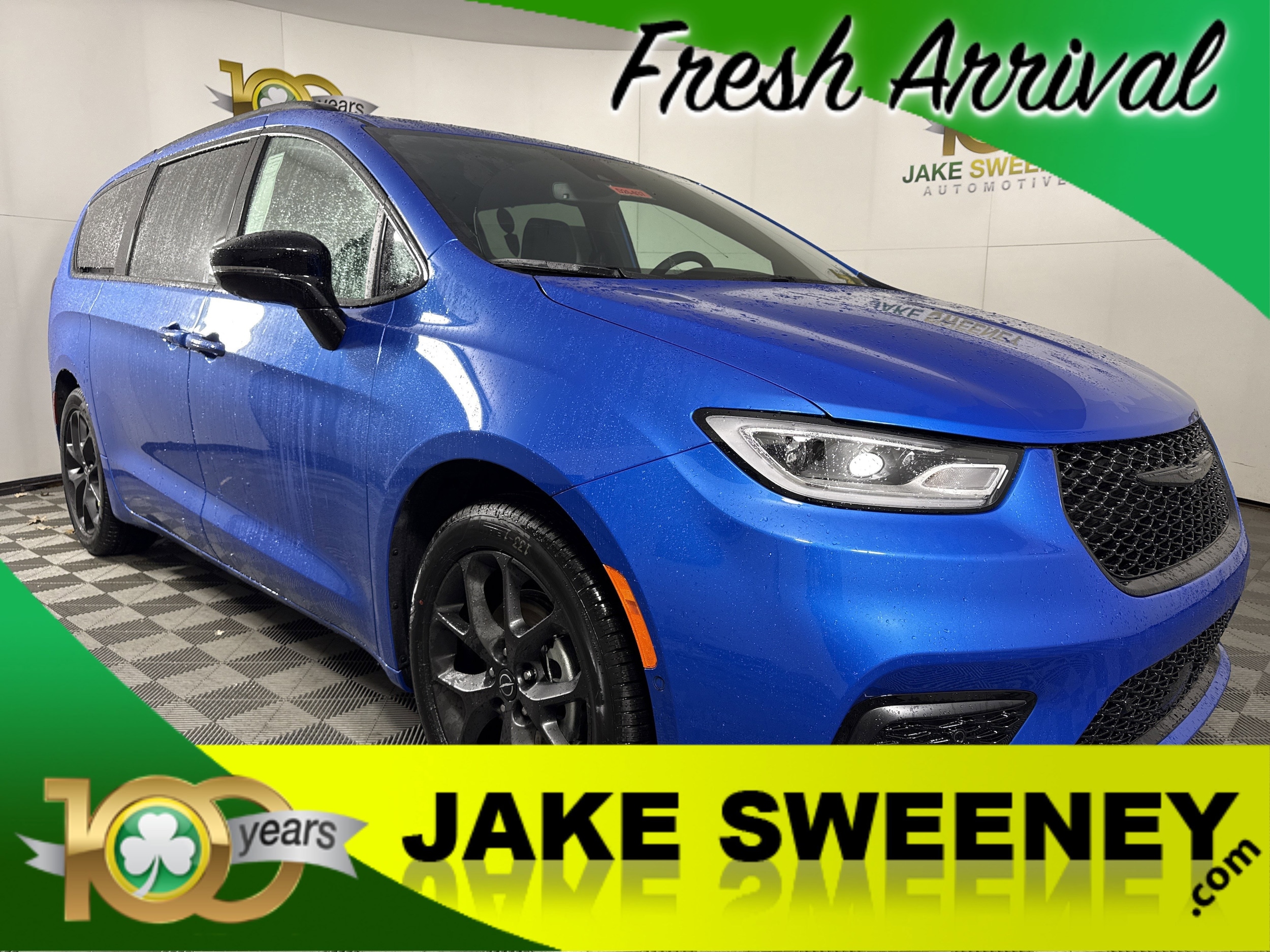 2026 Chrysler Pacifica Select's photo