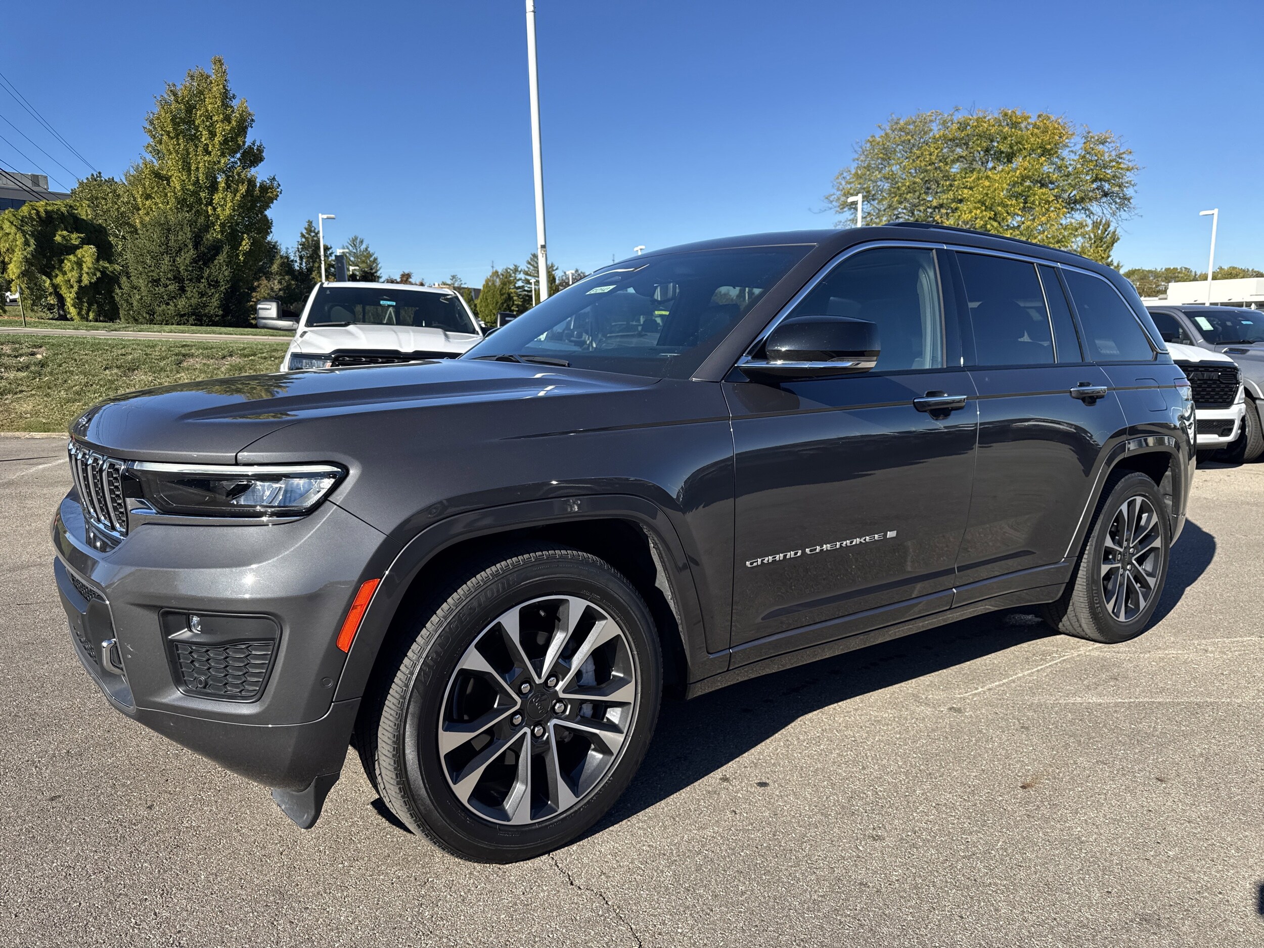 2022 Jeep Grand Cherokee Overland photo 3