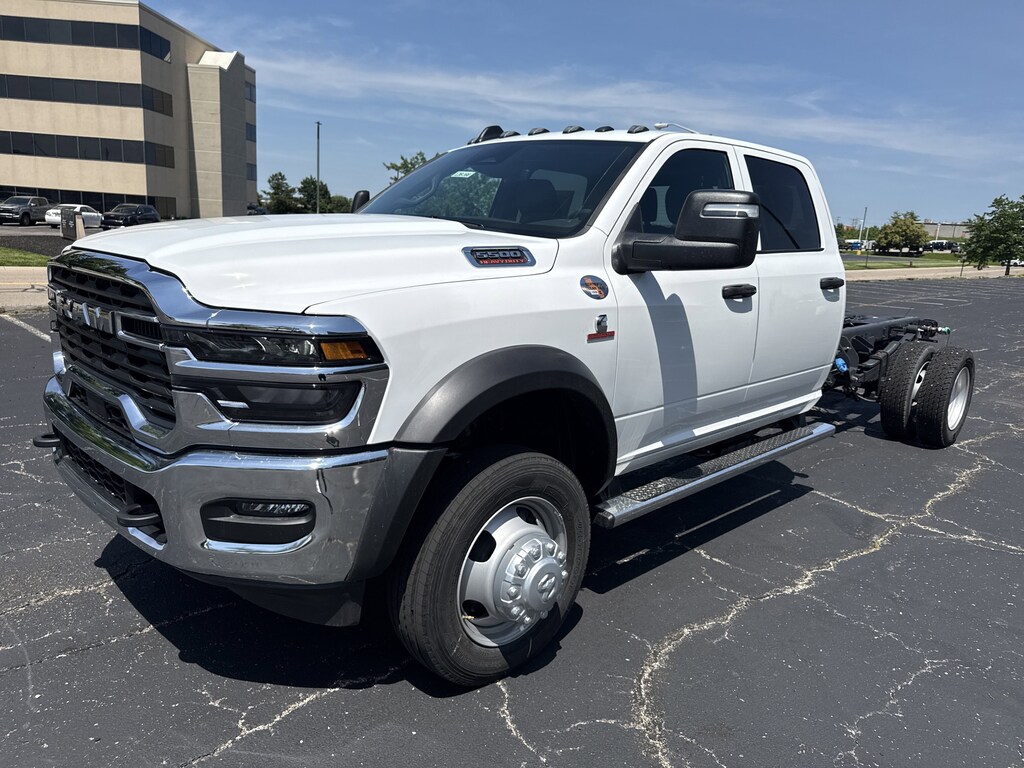 New 2026 Ram 5500 Chassis Cab TRADESMAN CREW 4X4 84' CA Pickup