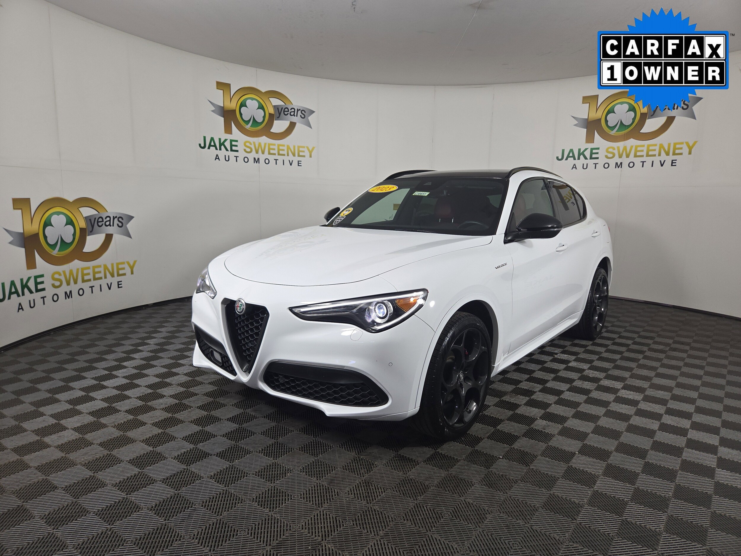2023 Alfa Romeo Stelvio Ti photo 2