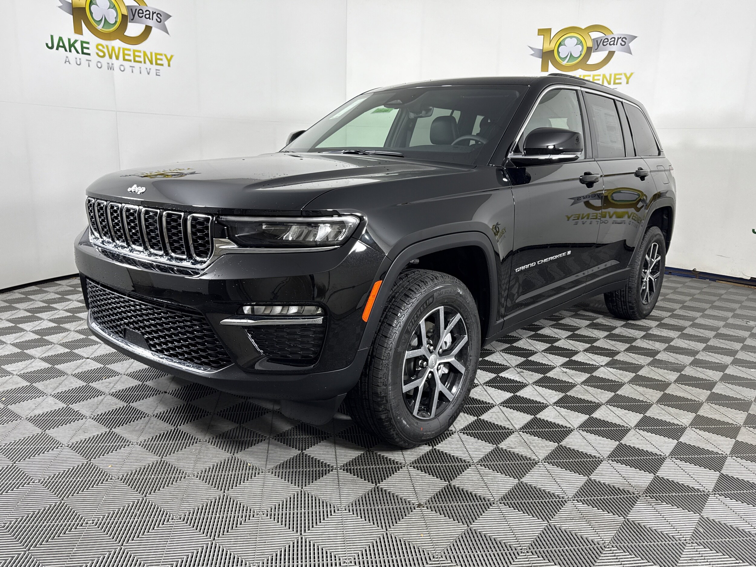 2025 Jeep Grand Cherokee Limited photo 2