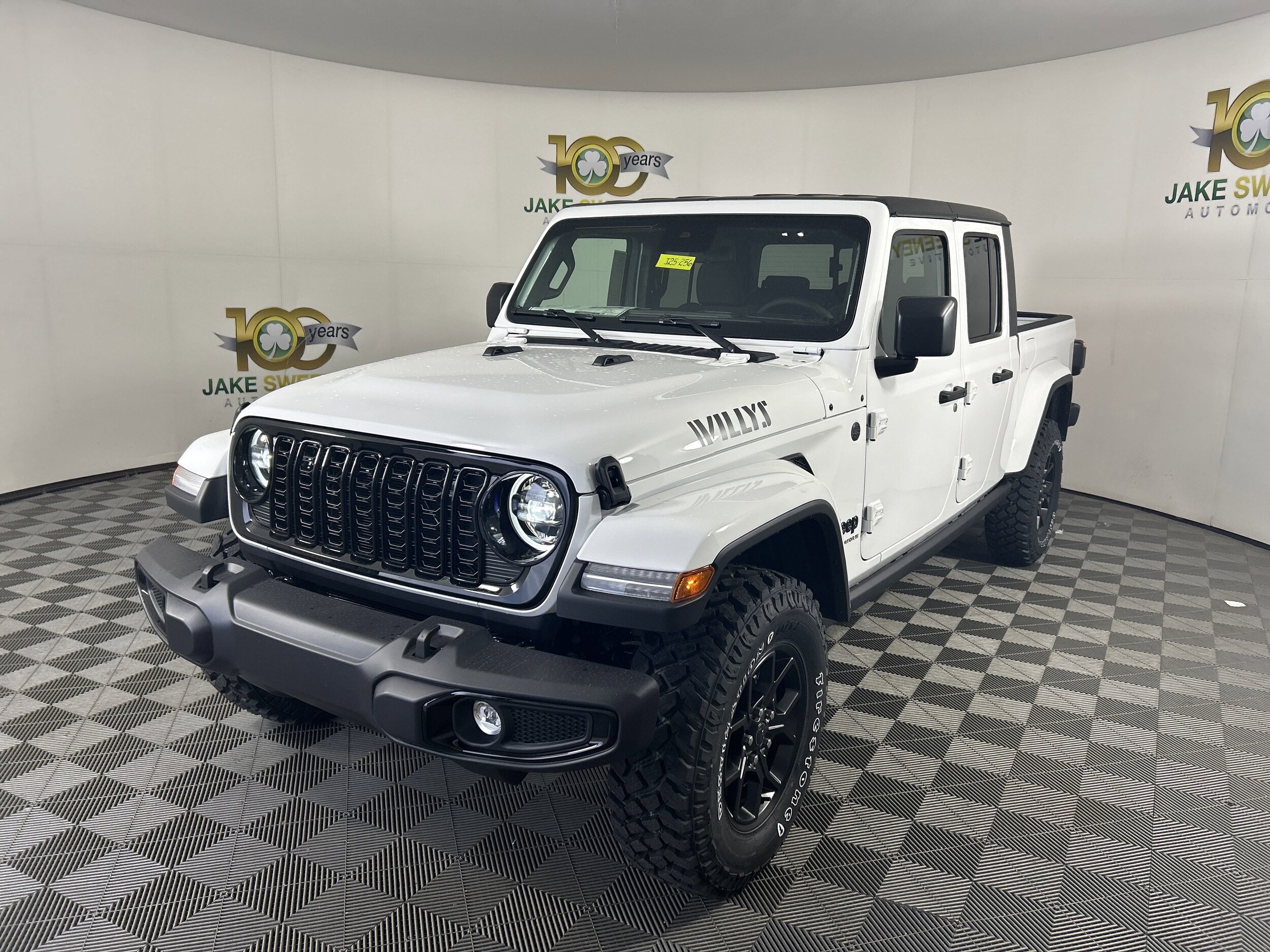 2025 Jeep Gladiator Willys photo 3