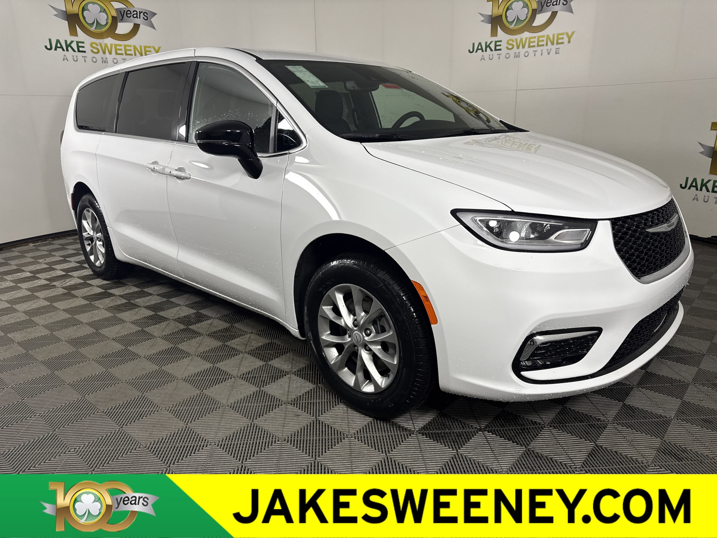 2026 Chrysler Pacifica Select AWD's photo