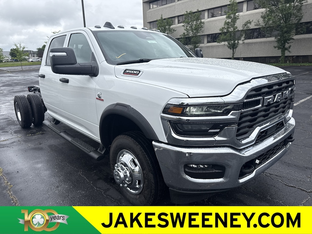 New 2026 Ram 3500 Chassis Cab TRADESMAN CREW 4X4 60' CA Pickup