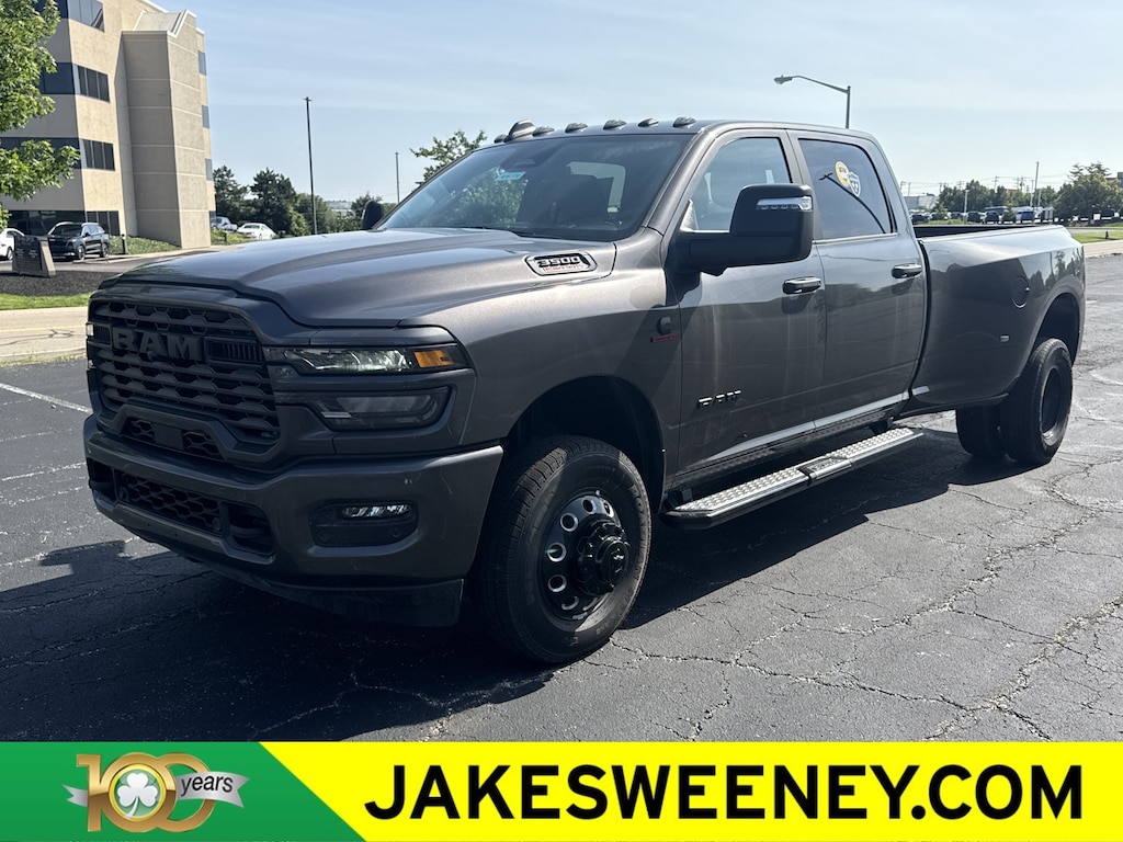 New 2026 Ram 3500 BIG HORN CREW CAB 4X4 8' BOX Pickup