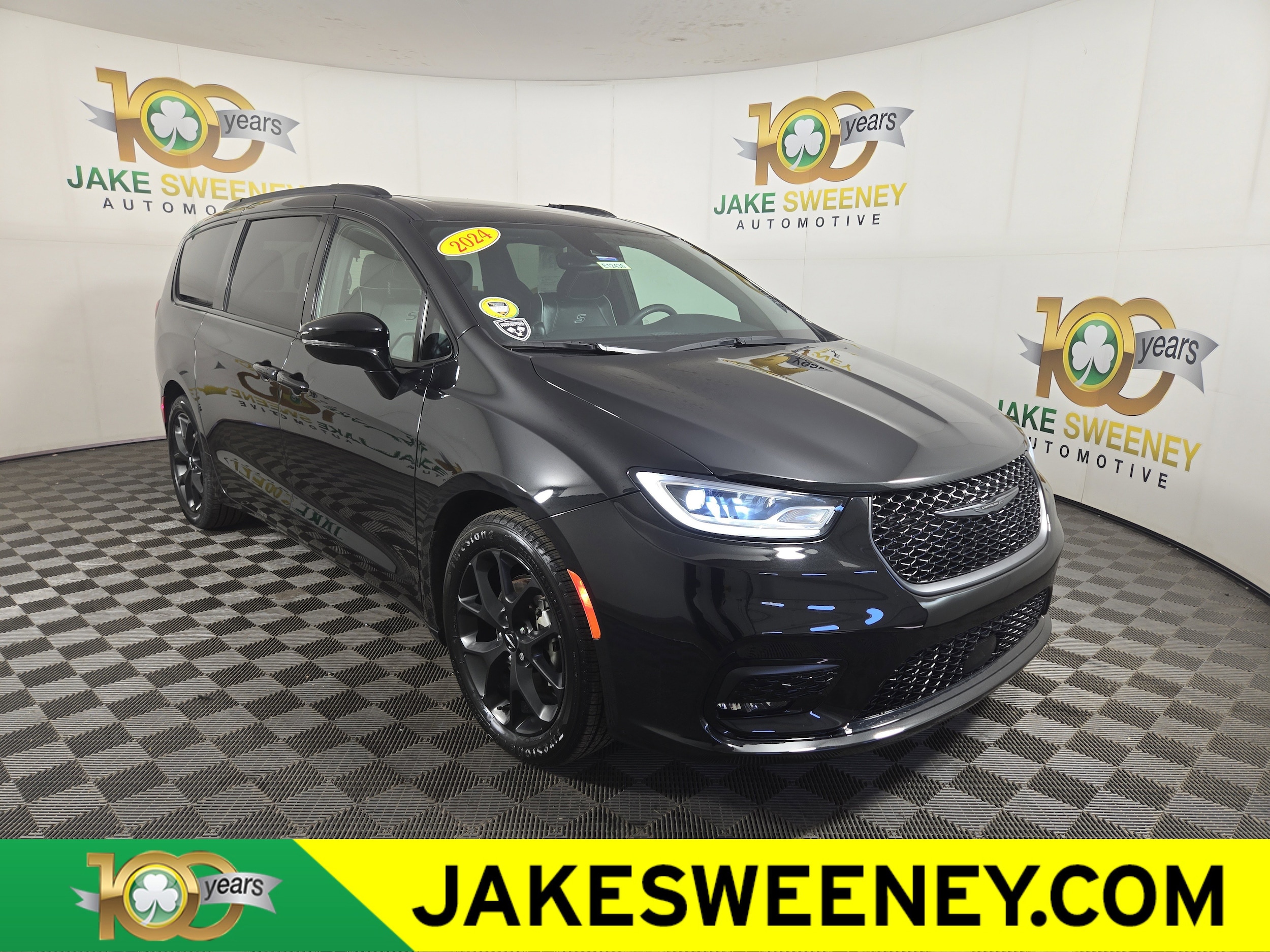 2024 Chrysler Pacifica Limited's photo