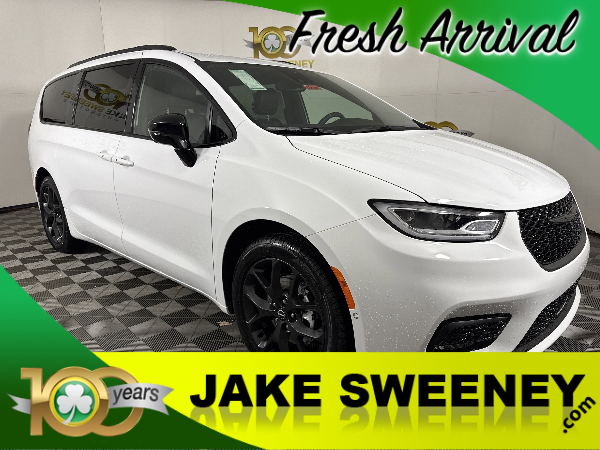 2026 Chrysler Pacifica Select's photo