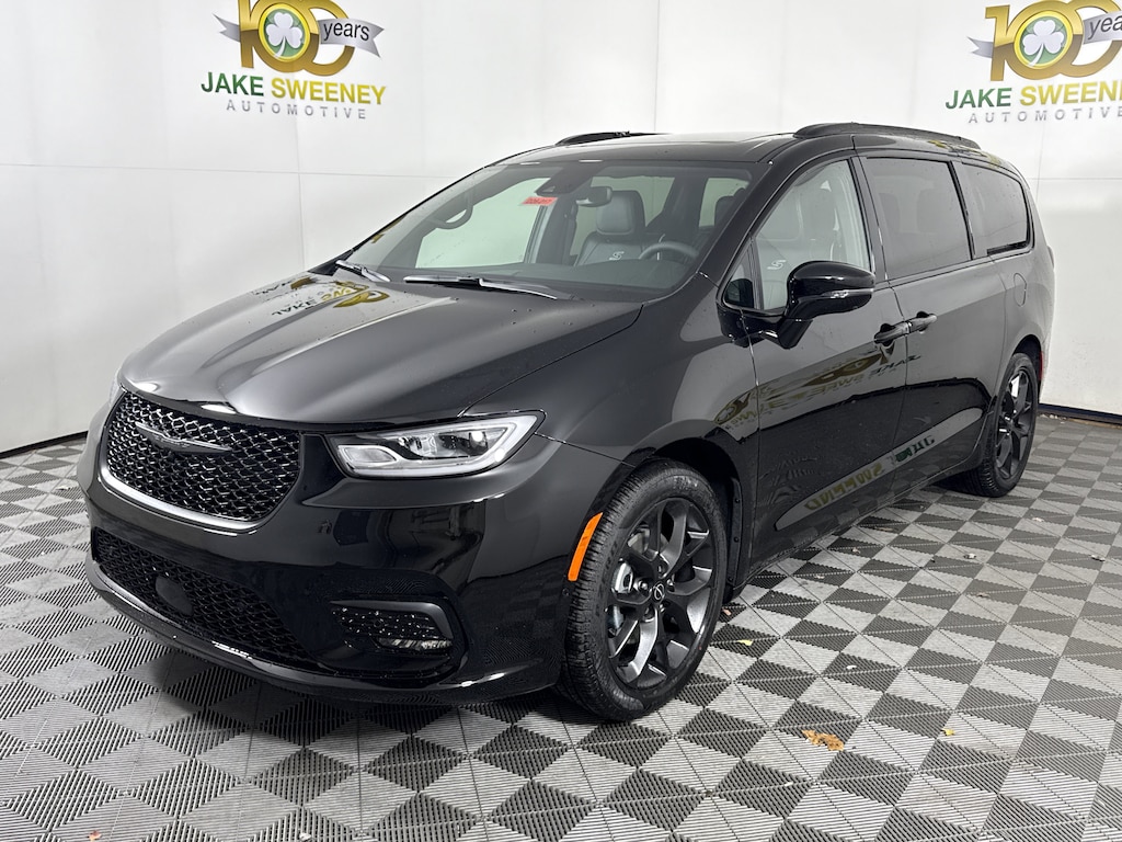 New 2026 Chrysler Pacifica LIMITED Passenger Van