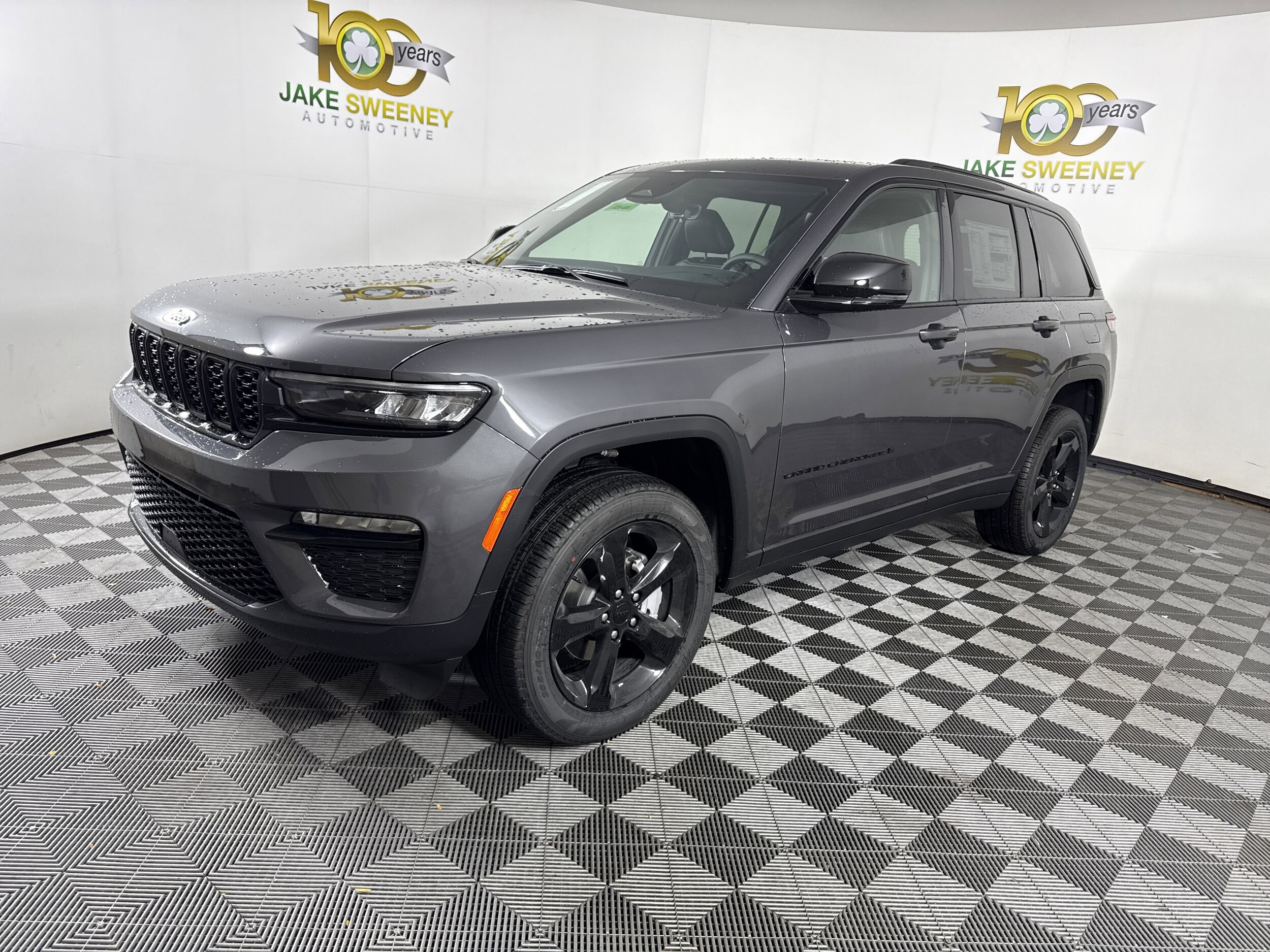 2025 Jeep Grand Cherokee Limited photo 3
