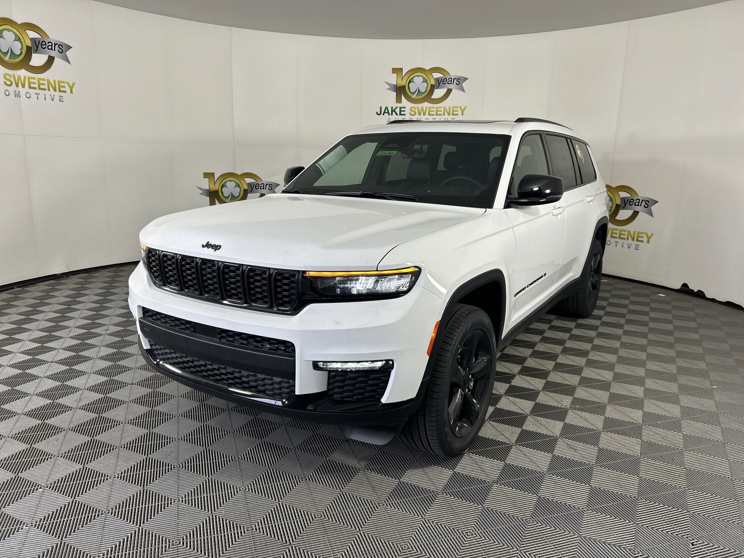 2025 Jeep Grand Cherokee L photo 3