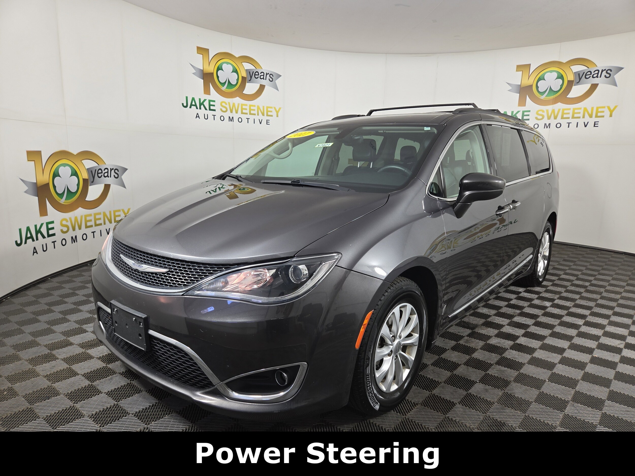 2017 Chrysler Pacifica Touring L photo 2