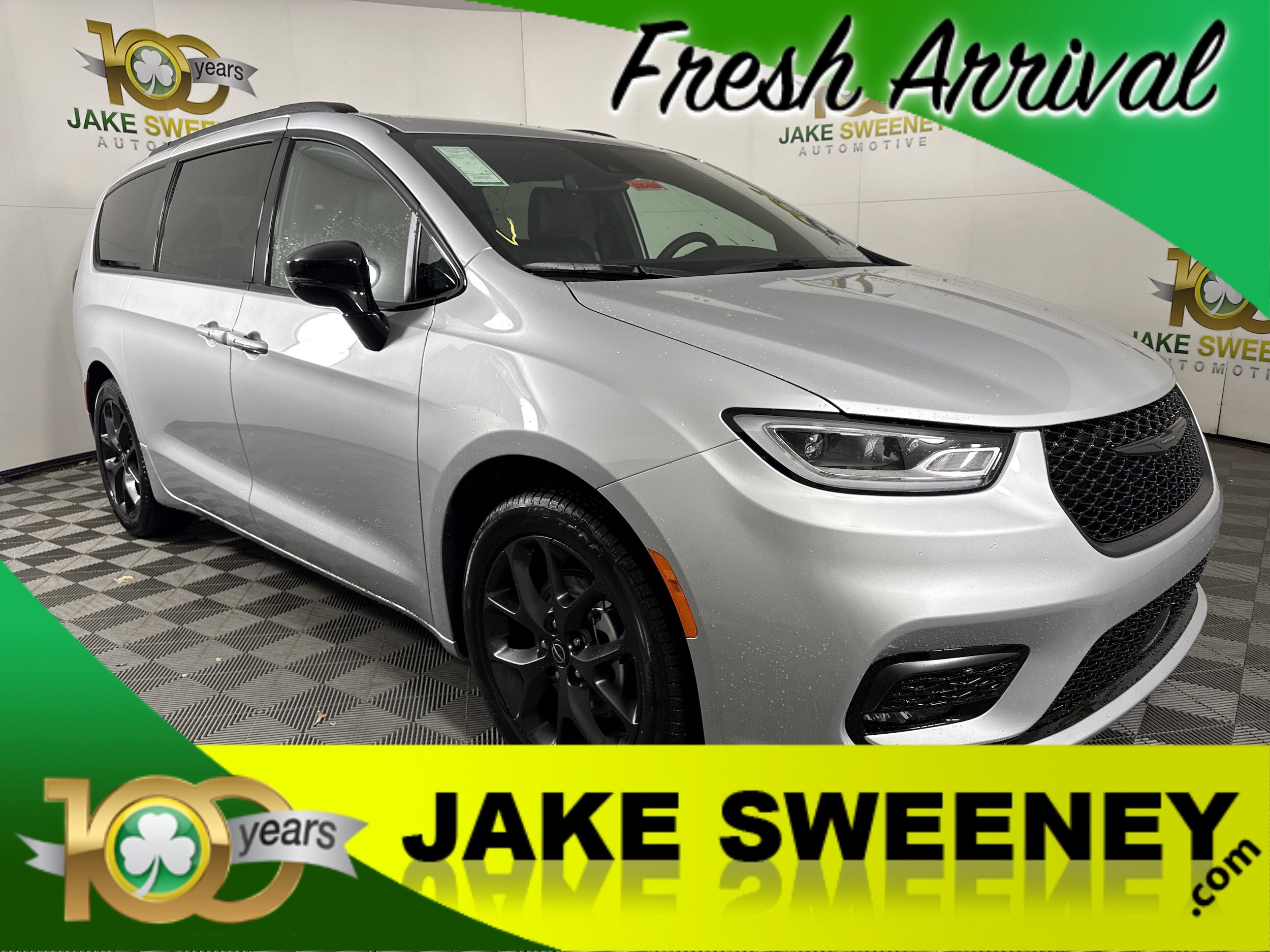 2026 Chrysler Pacifica Select's photo