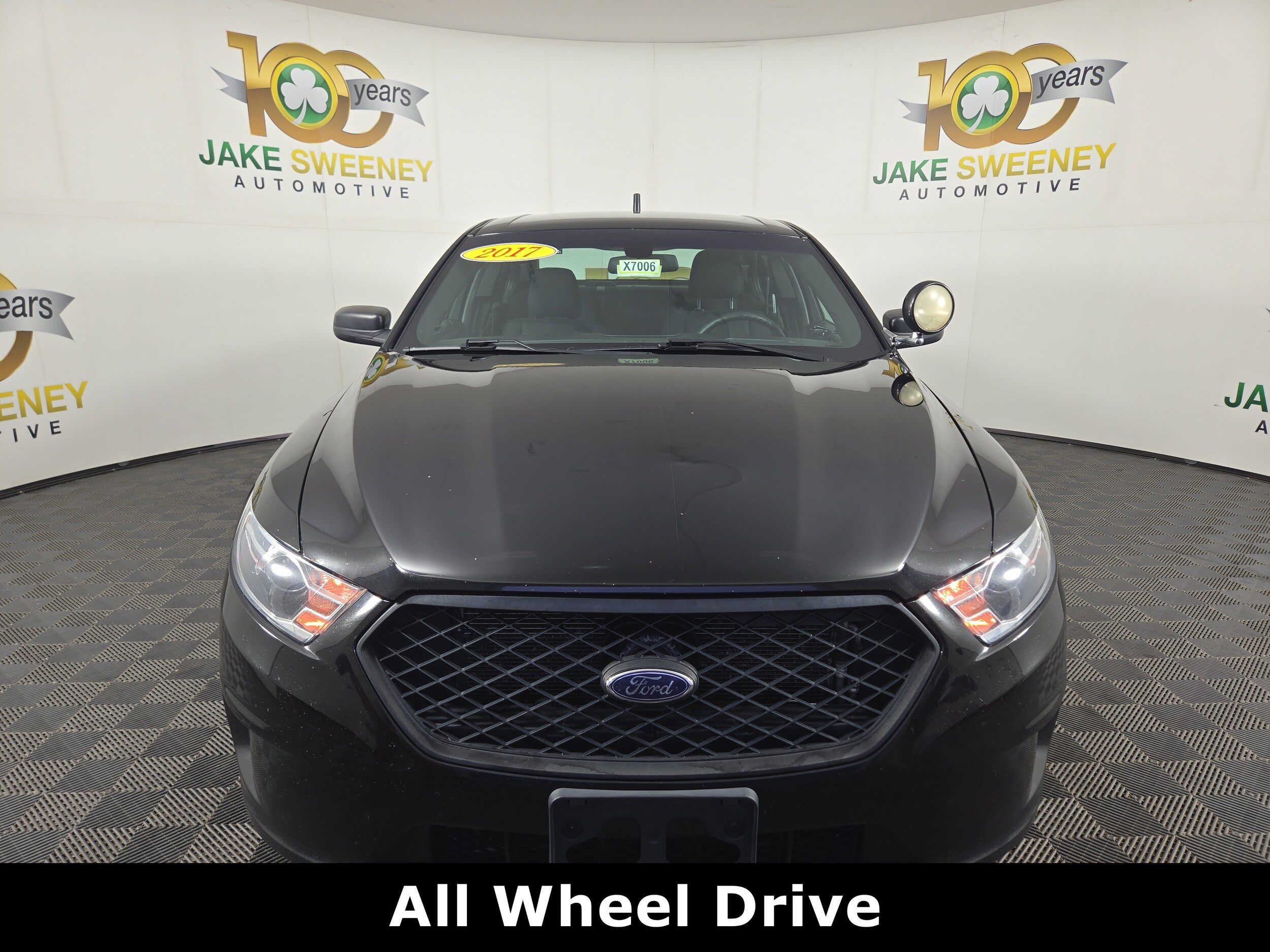 2017 Ford Taurus photo 2