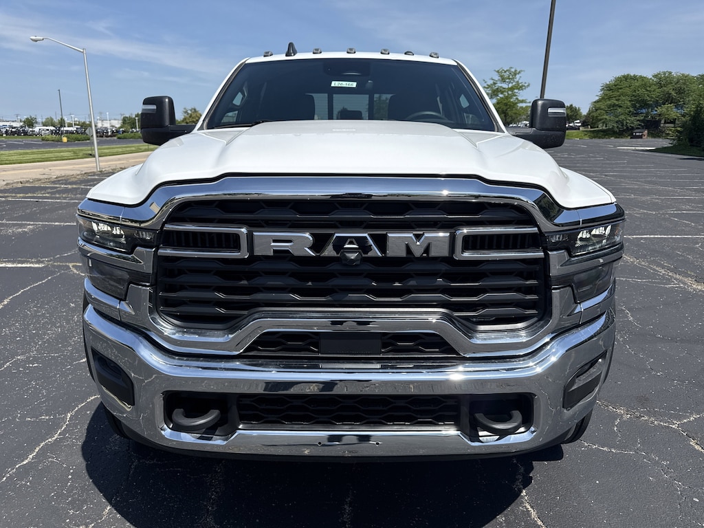 New 2026 Ram 5500 Chassis Cab TRADESMAN CREW 4X4 84' CA Pickup