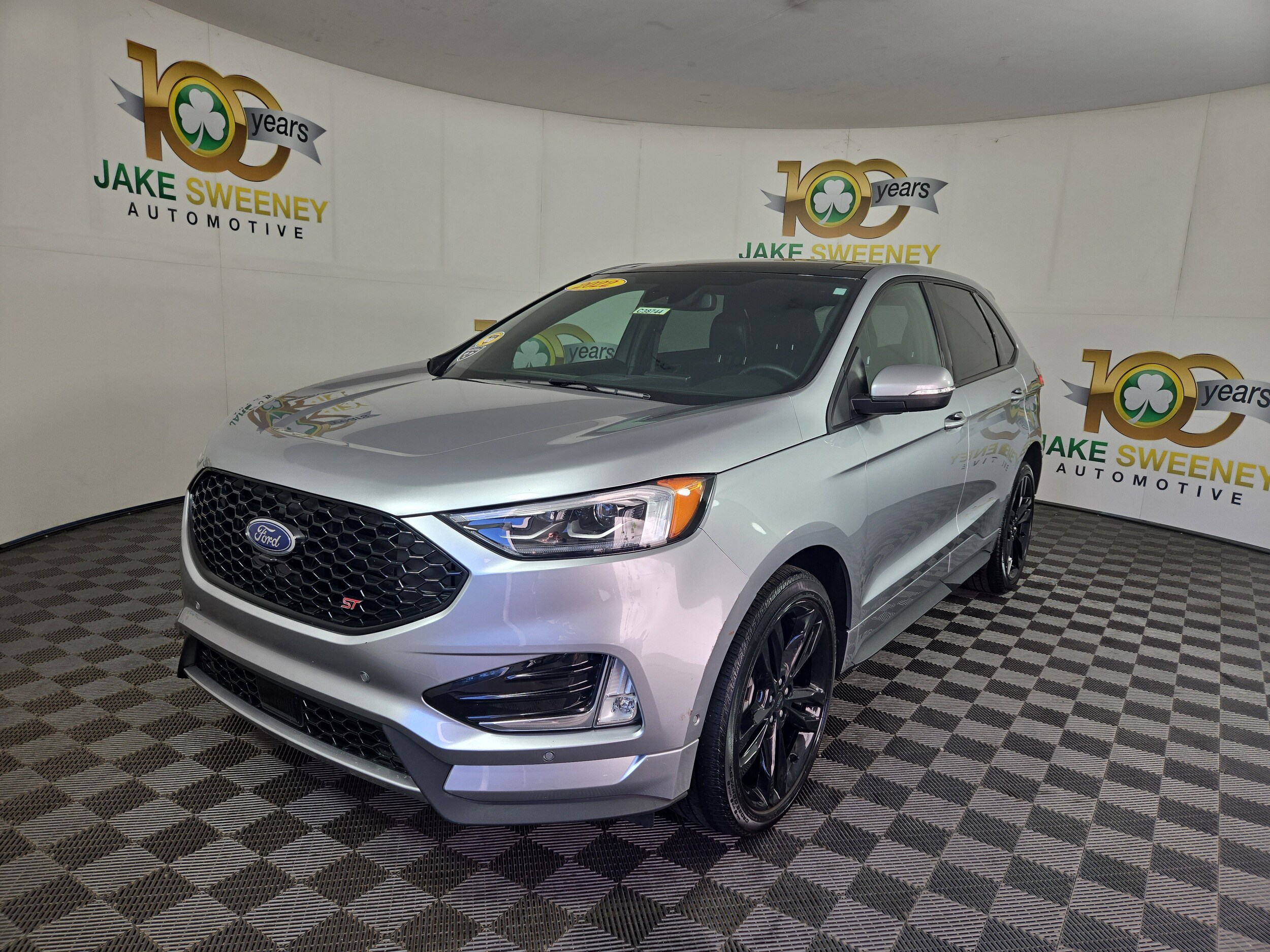 2022 Ford Edge ST photo 2