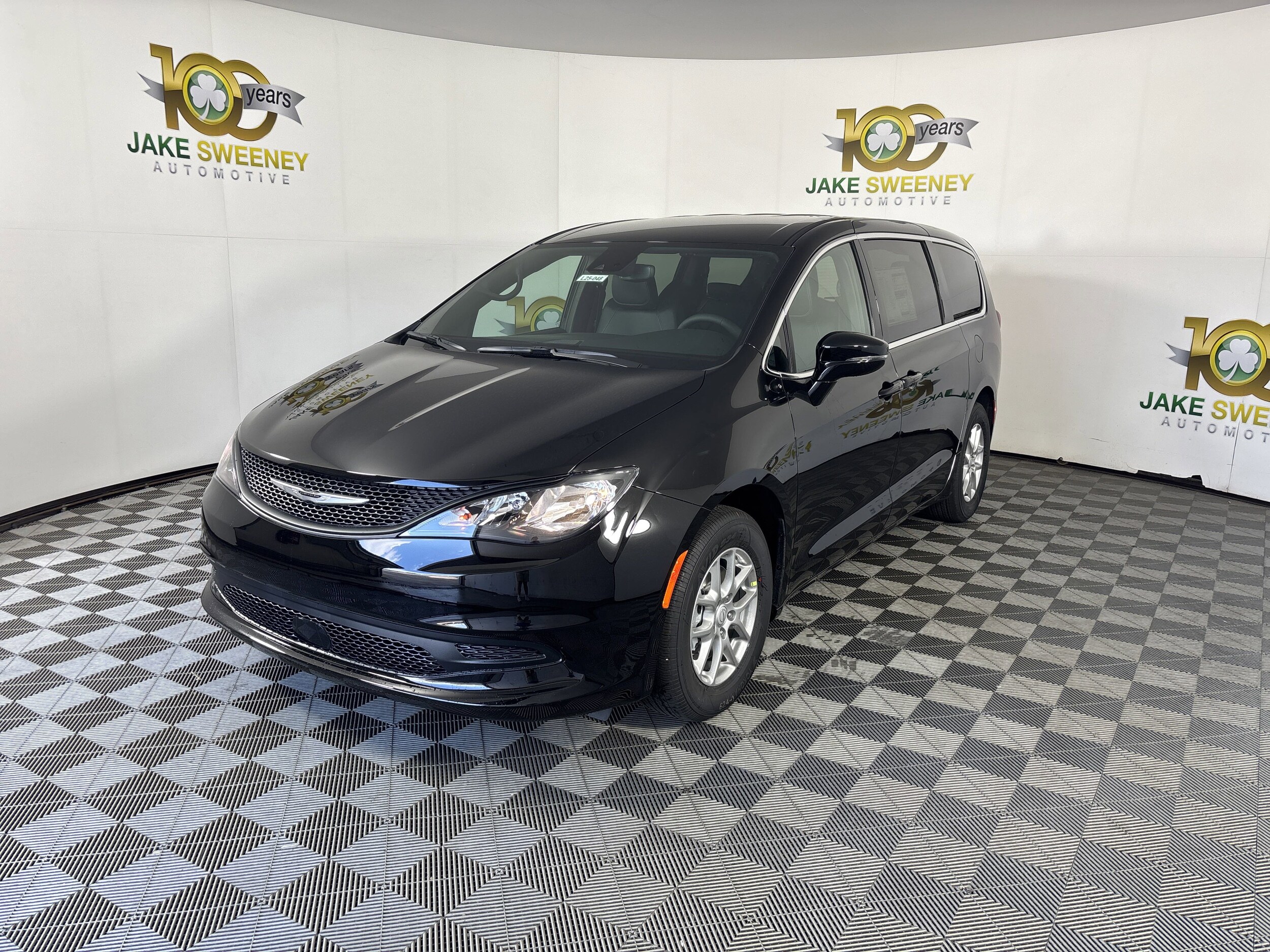 2025 Chrysler Voyager LX photo 3