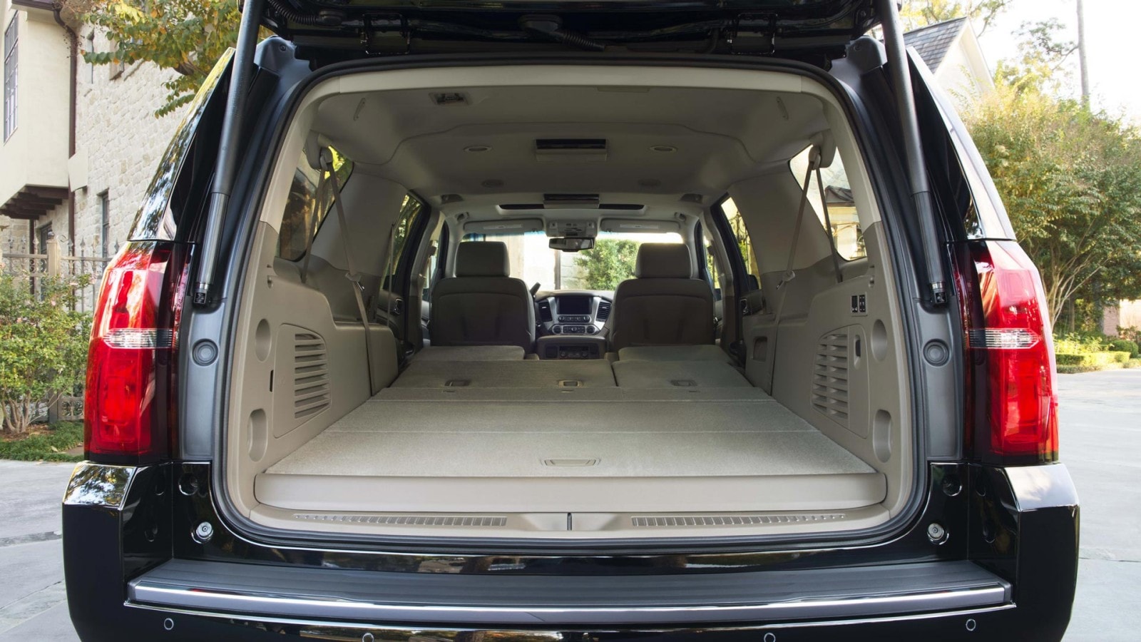 2016 Chevrolet Suburban cargo