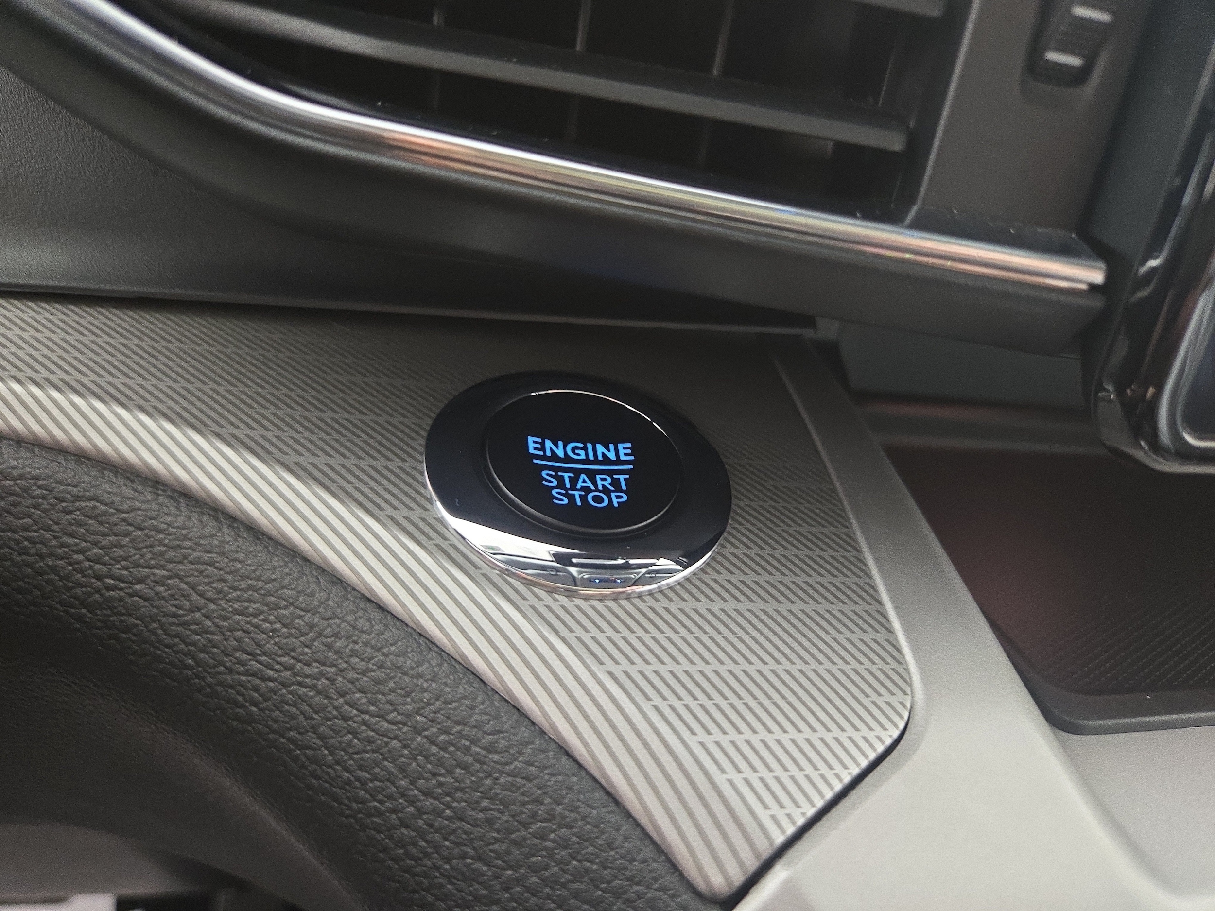 2024 Ford Explorer XLT - Photo 26