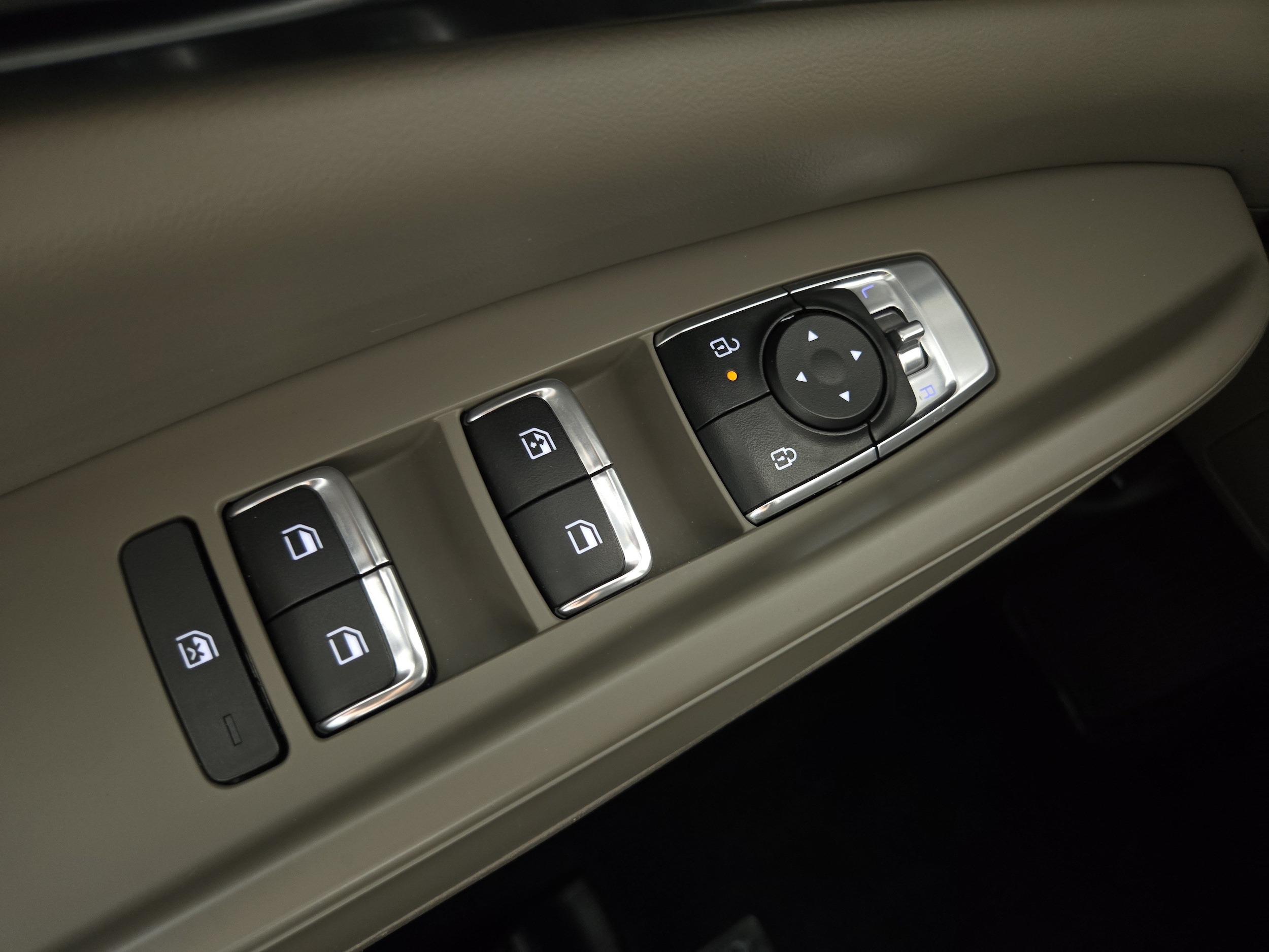 2025 Kia Carnival LXS - Photo 27