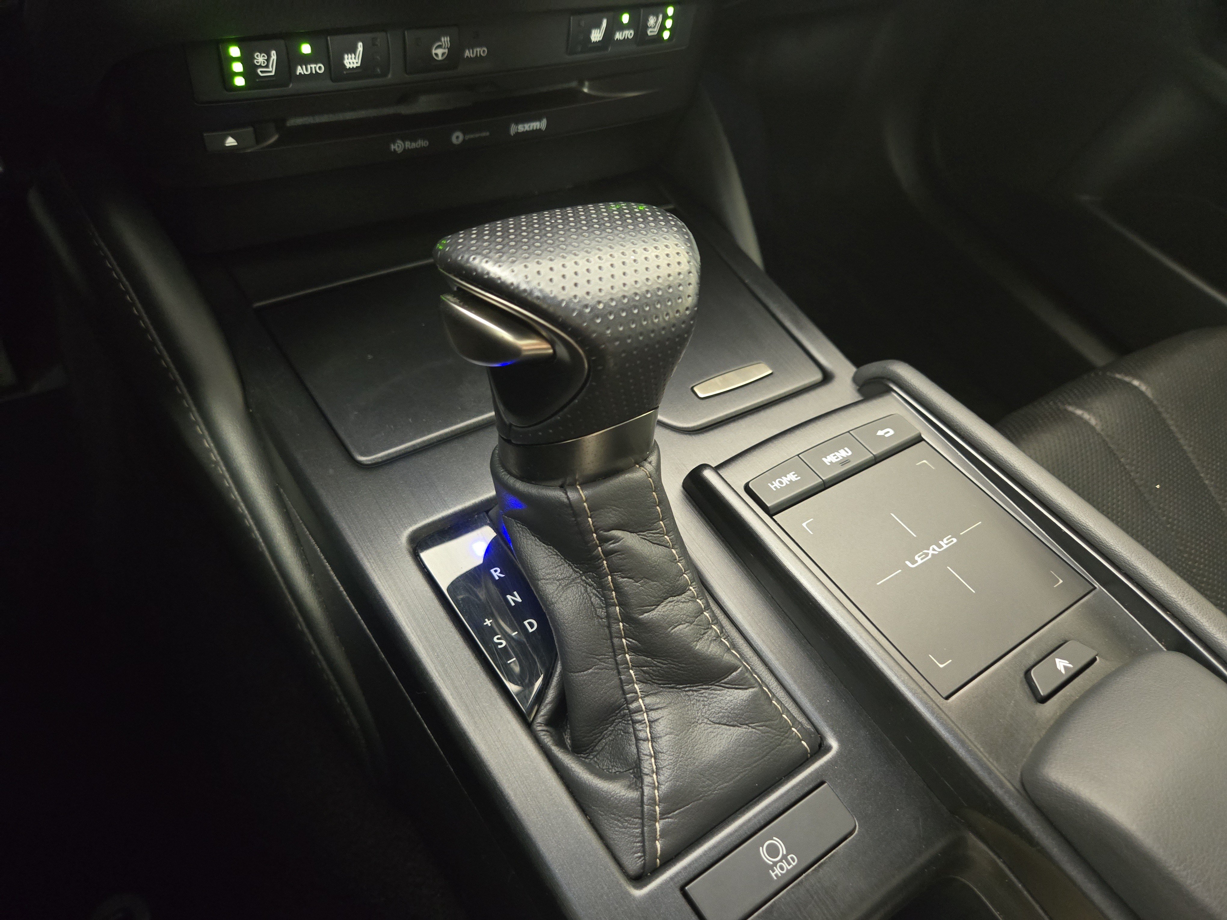 2021 Lexus ES F SPORT - Photo 23
