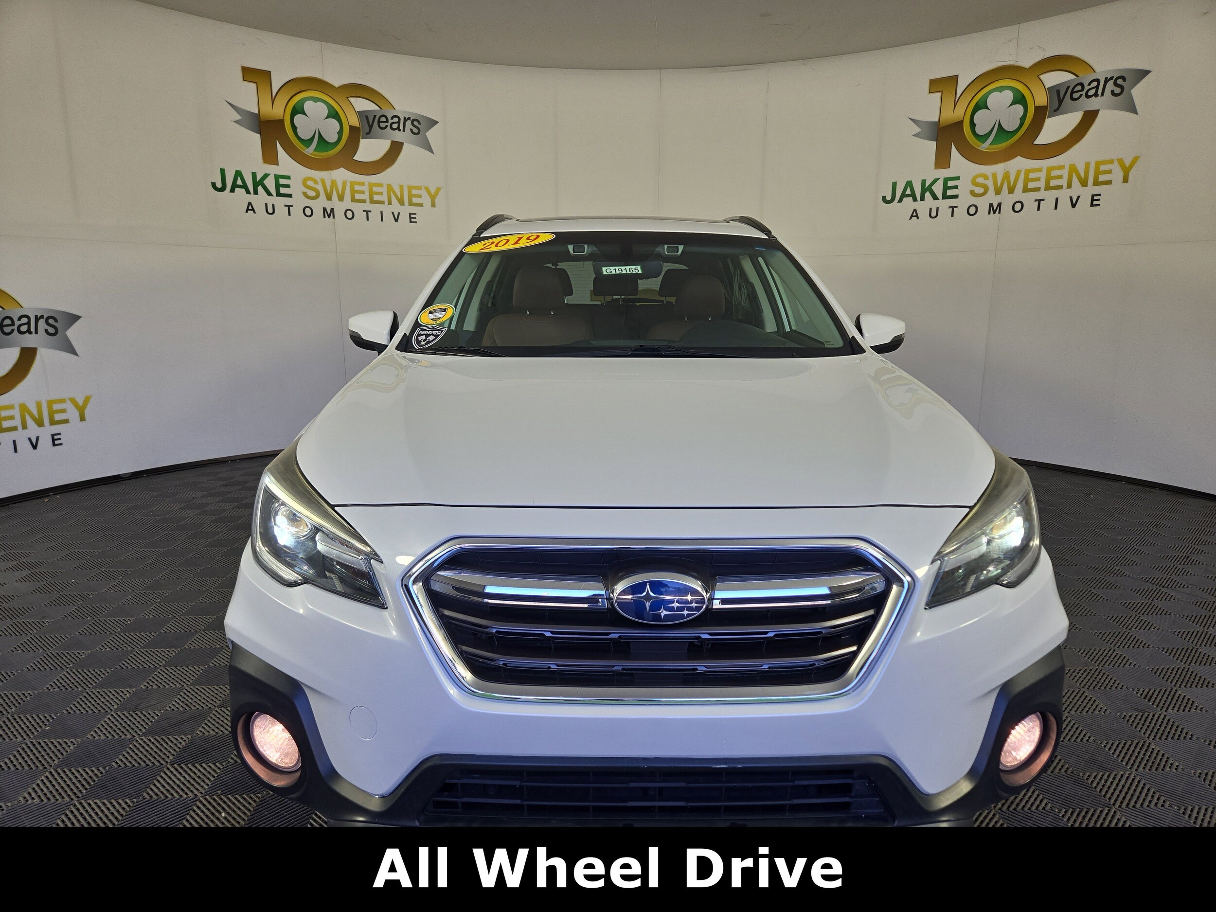 2019 Subaru Outback 3.6R Touring photo 2