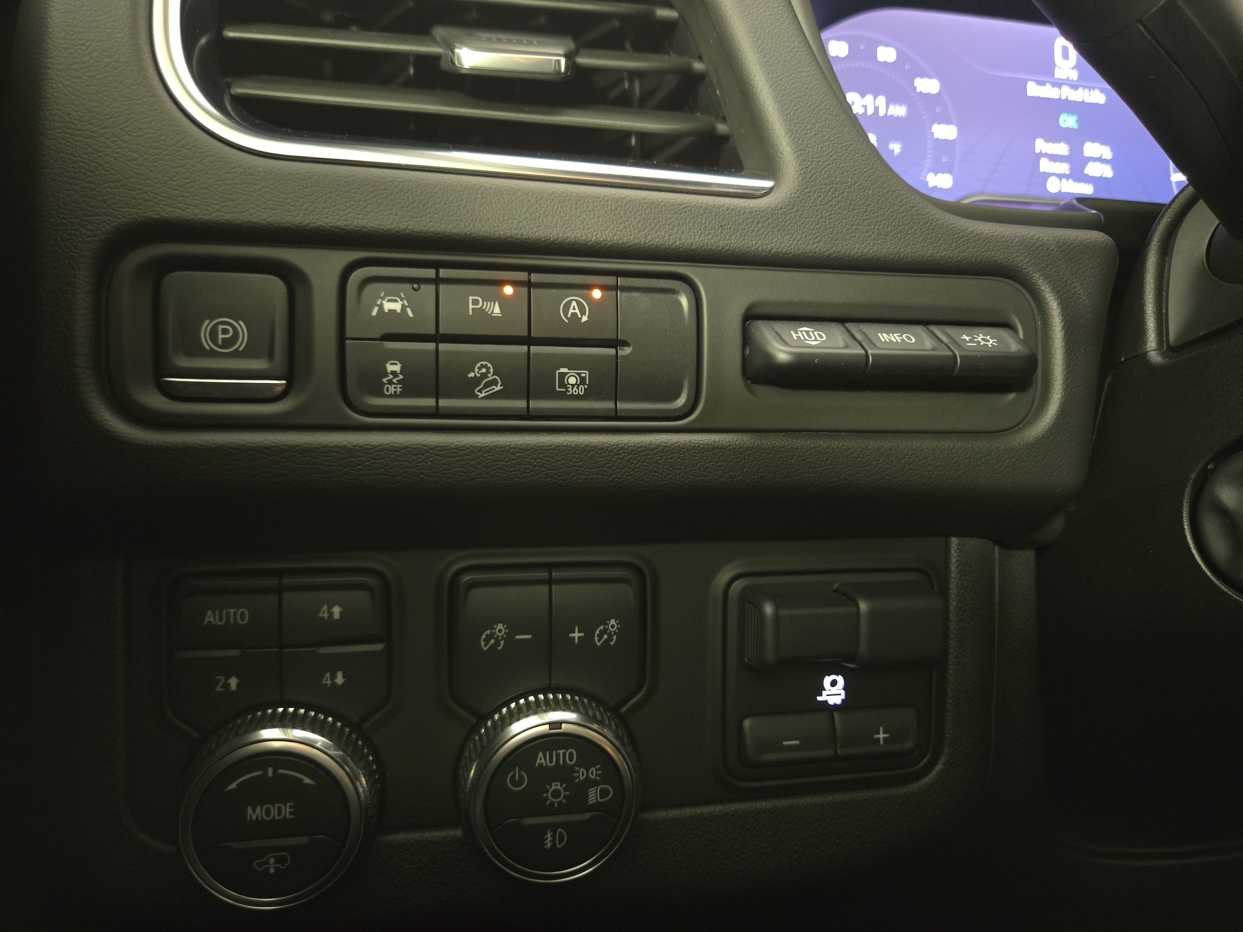 2023 GMC Yukon AT4 - Photo 27
