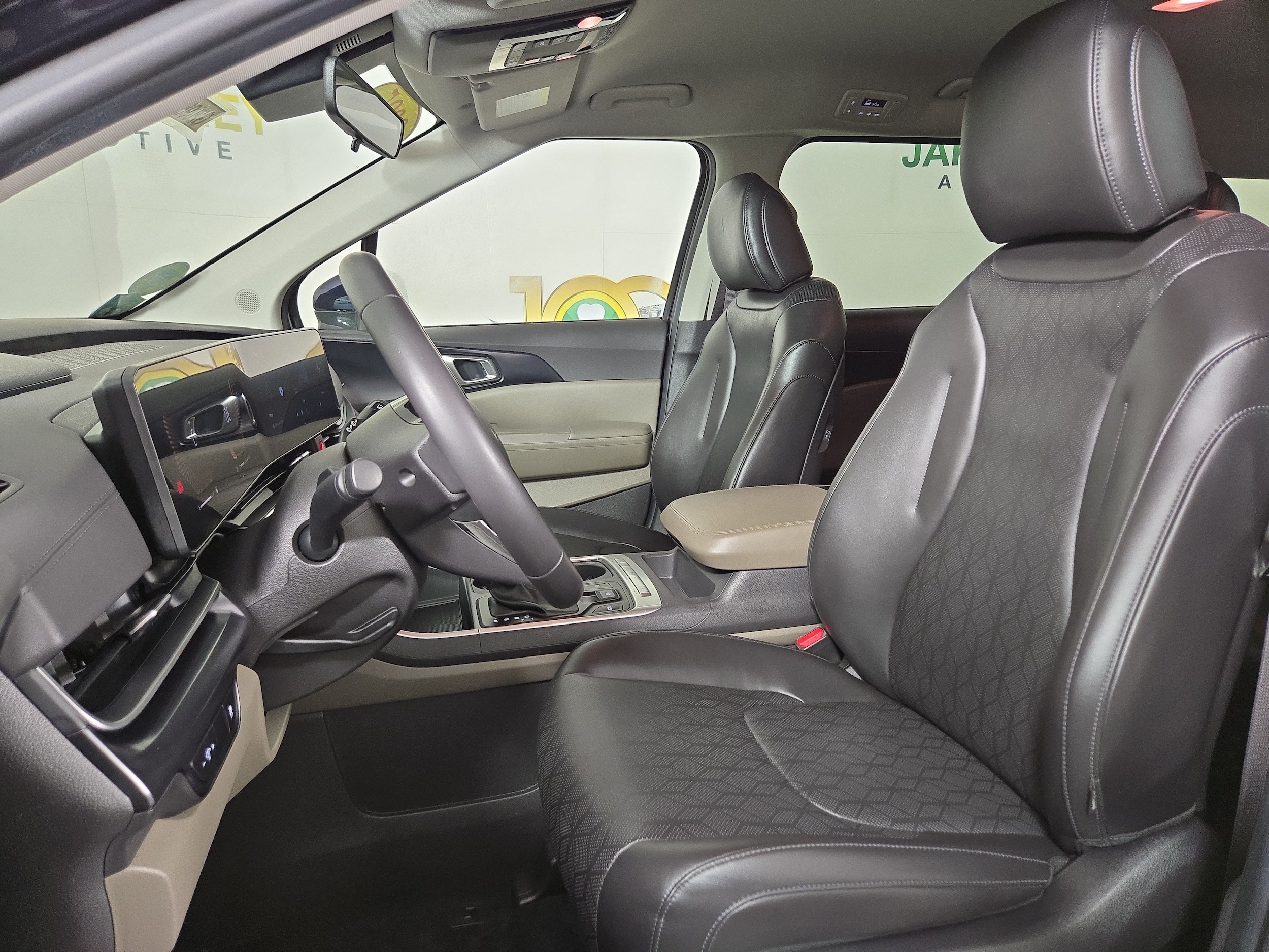 2025 Kia Carnival LXS - Photo 11