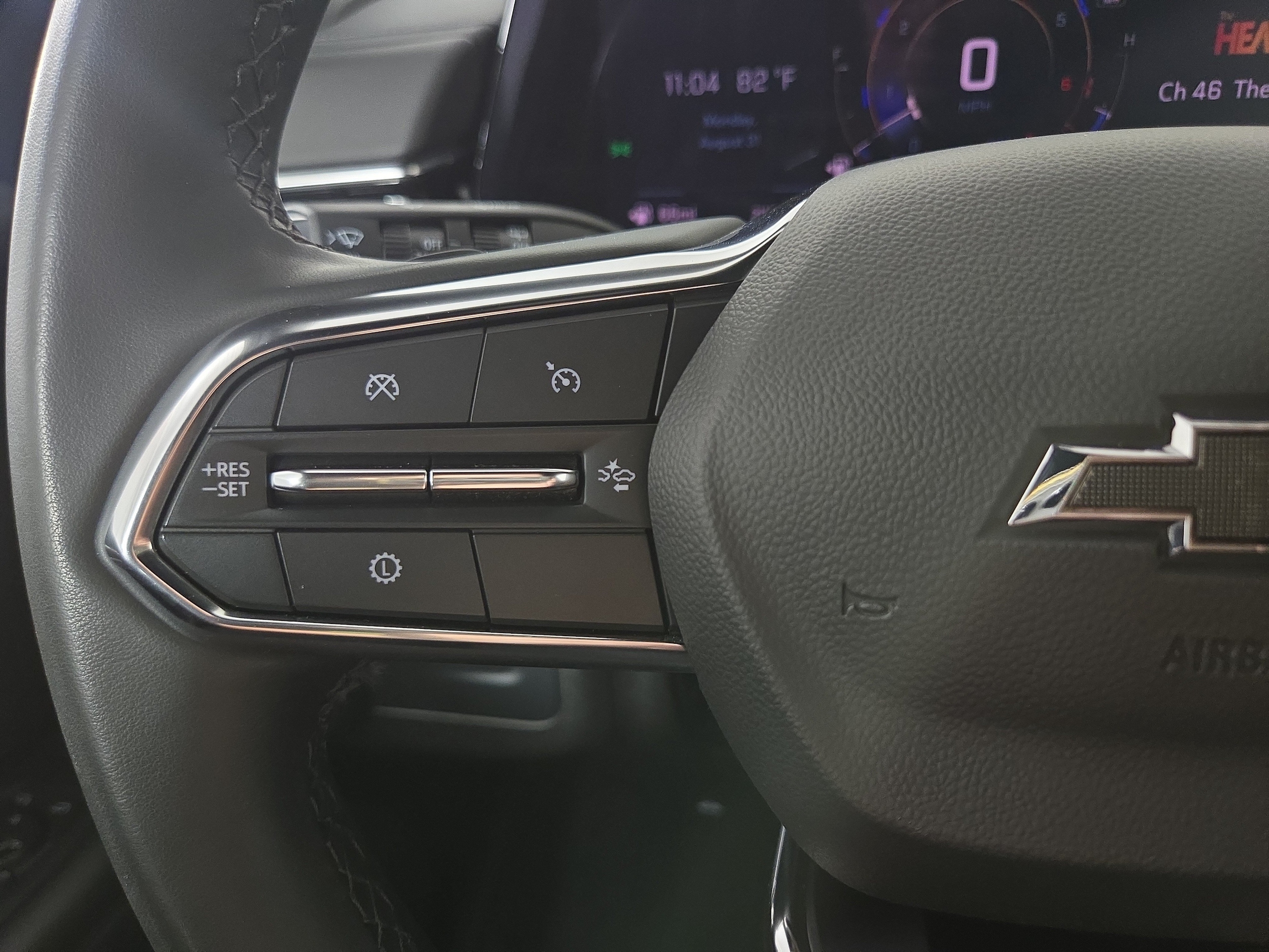 2025 Chevrolet Suburban Z71 - Photo 16
