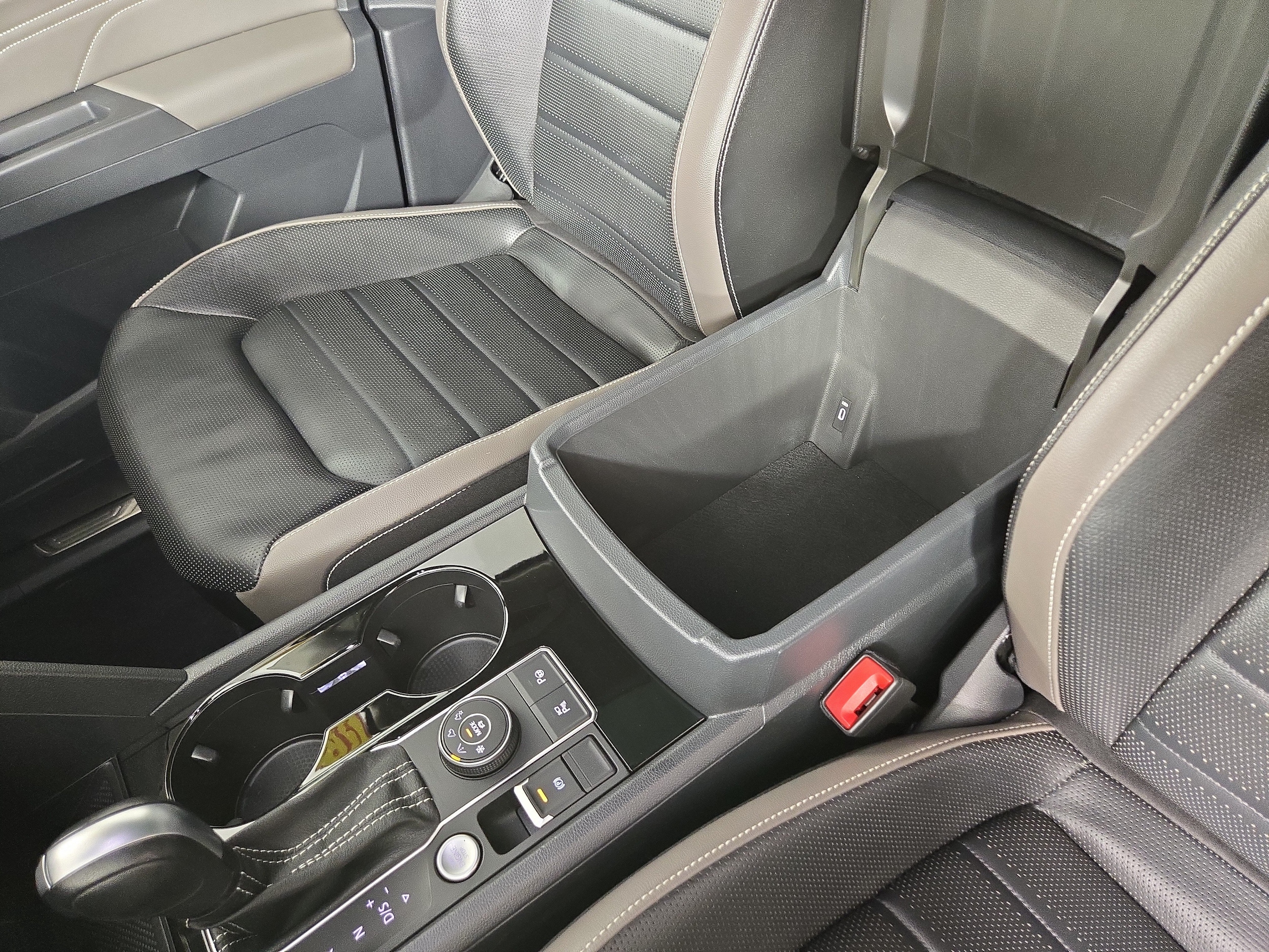 2022 Volkswagen Atlas SEL Premium R-Line - Photo 28