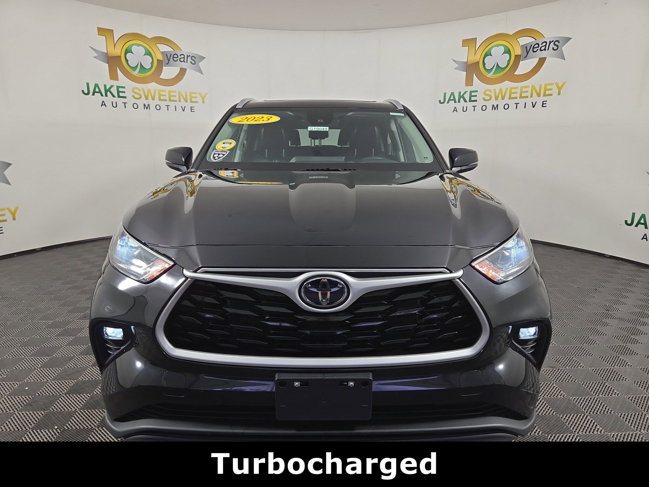 2023 Toyota Highlander L photo 2