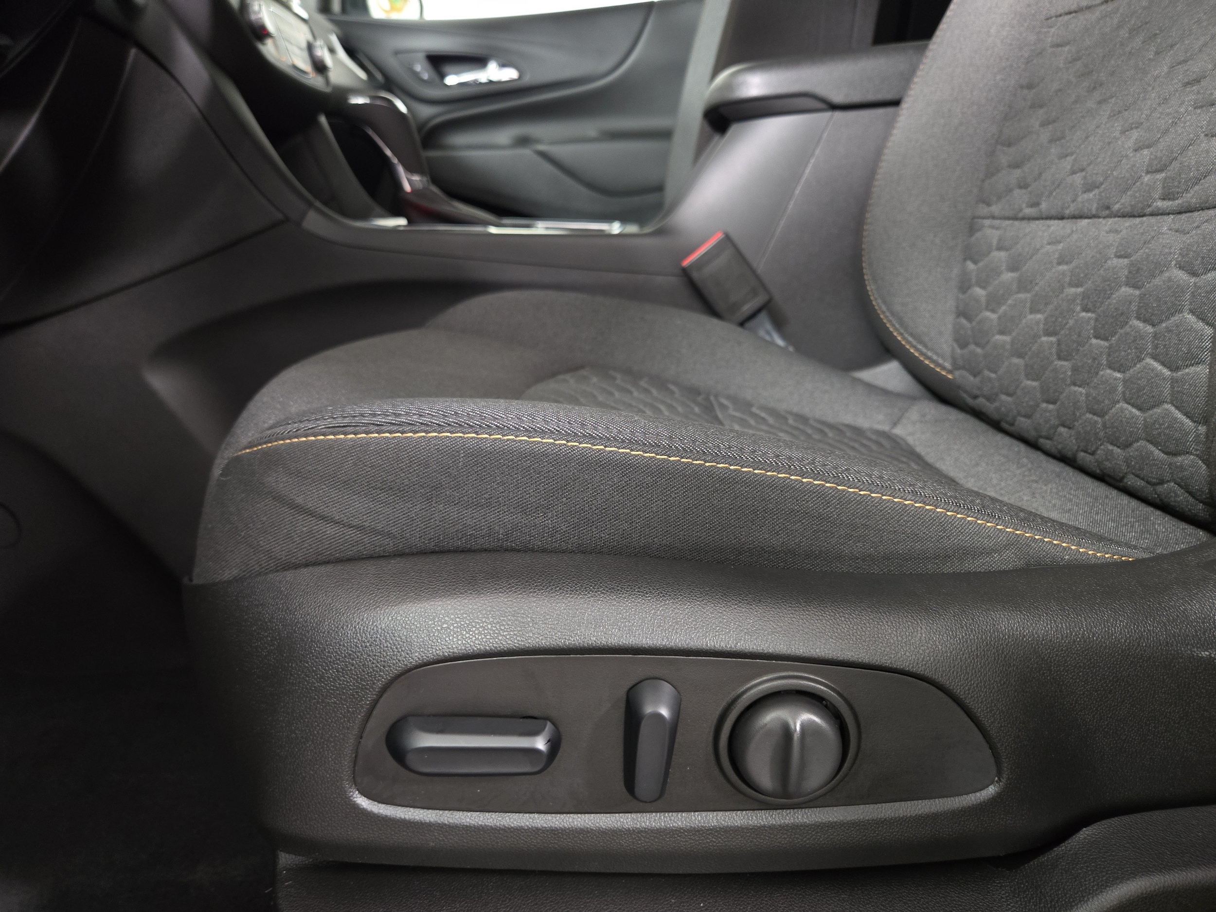 2021 Chevrolet Equinox LT - Photo 29