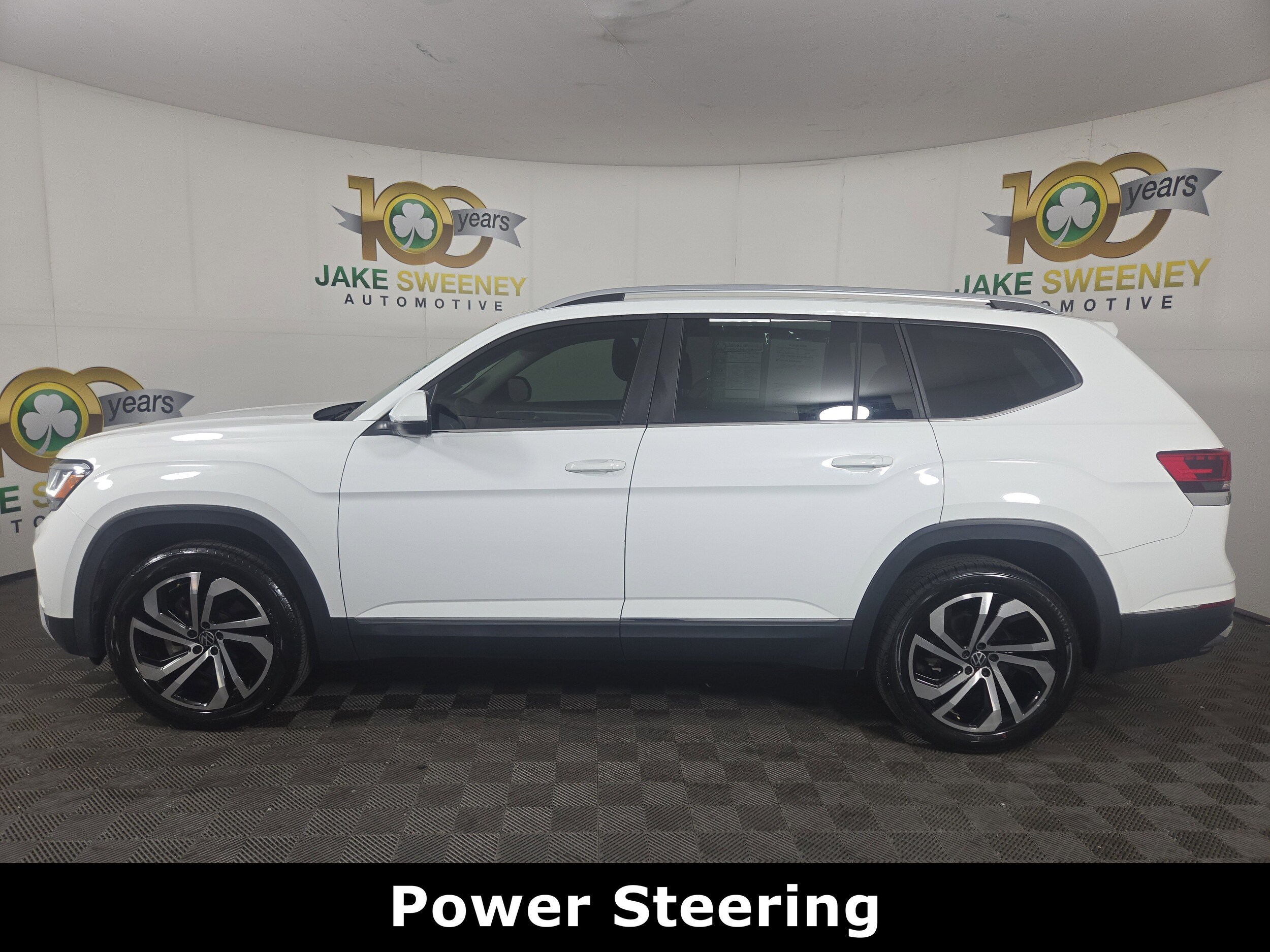 2022 Volkswagen Atlas SEL photo 3