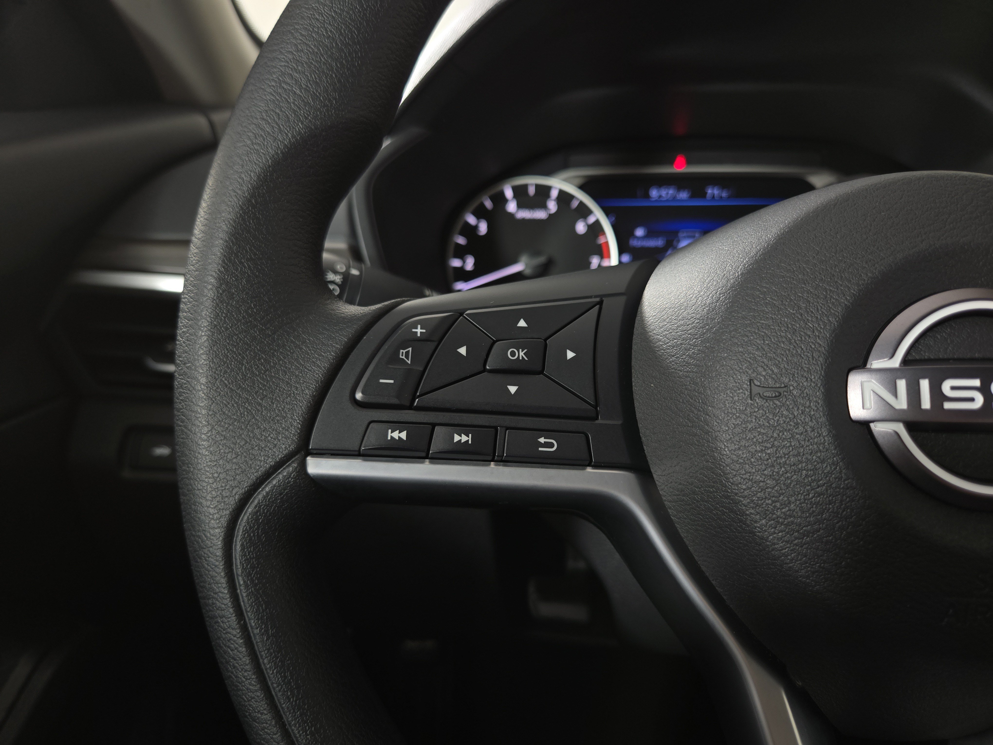2025 Nissan Altima SV - Photo 15