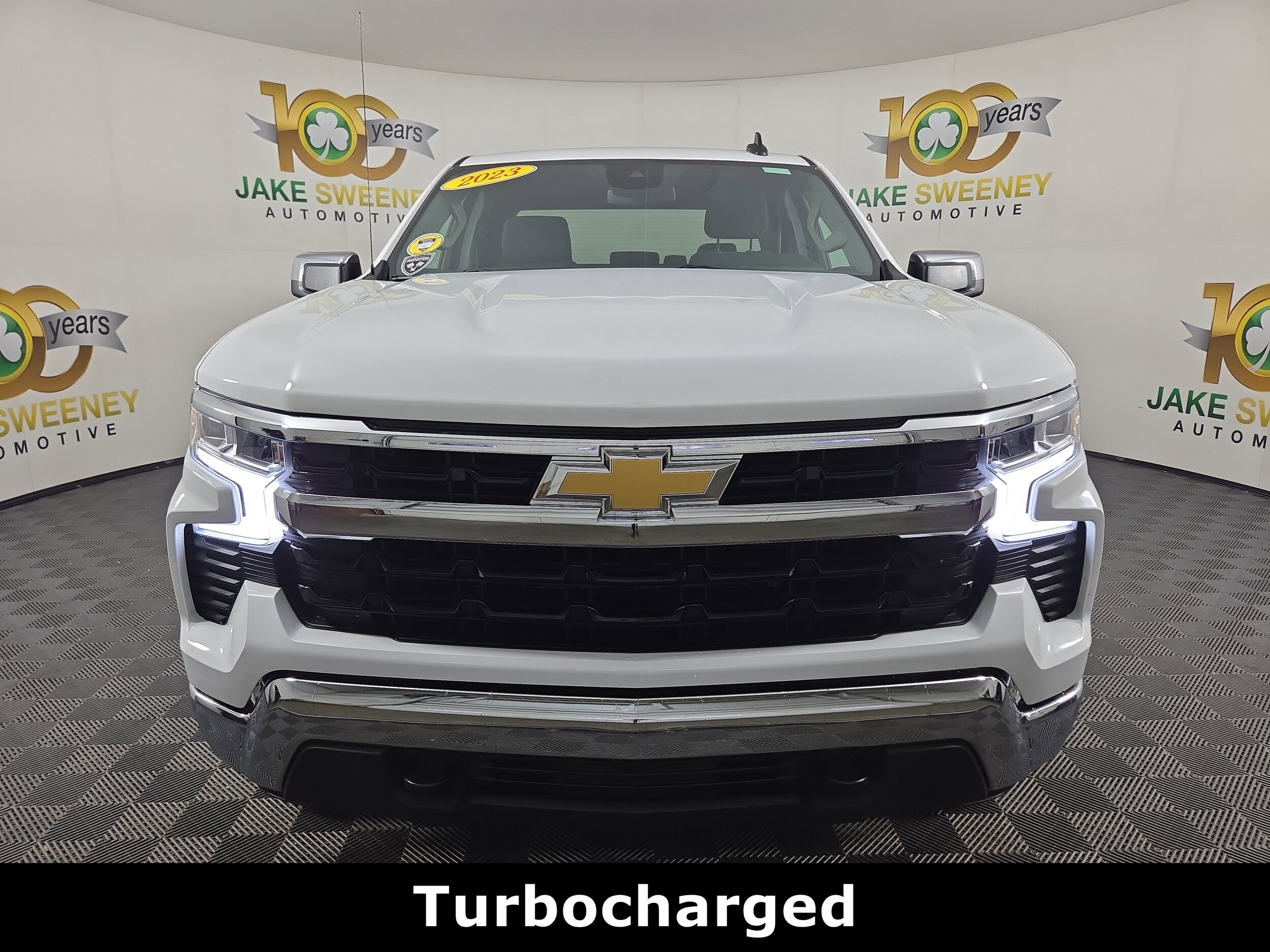 2023 Chevrolet Silverado 1500 LT photo 2