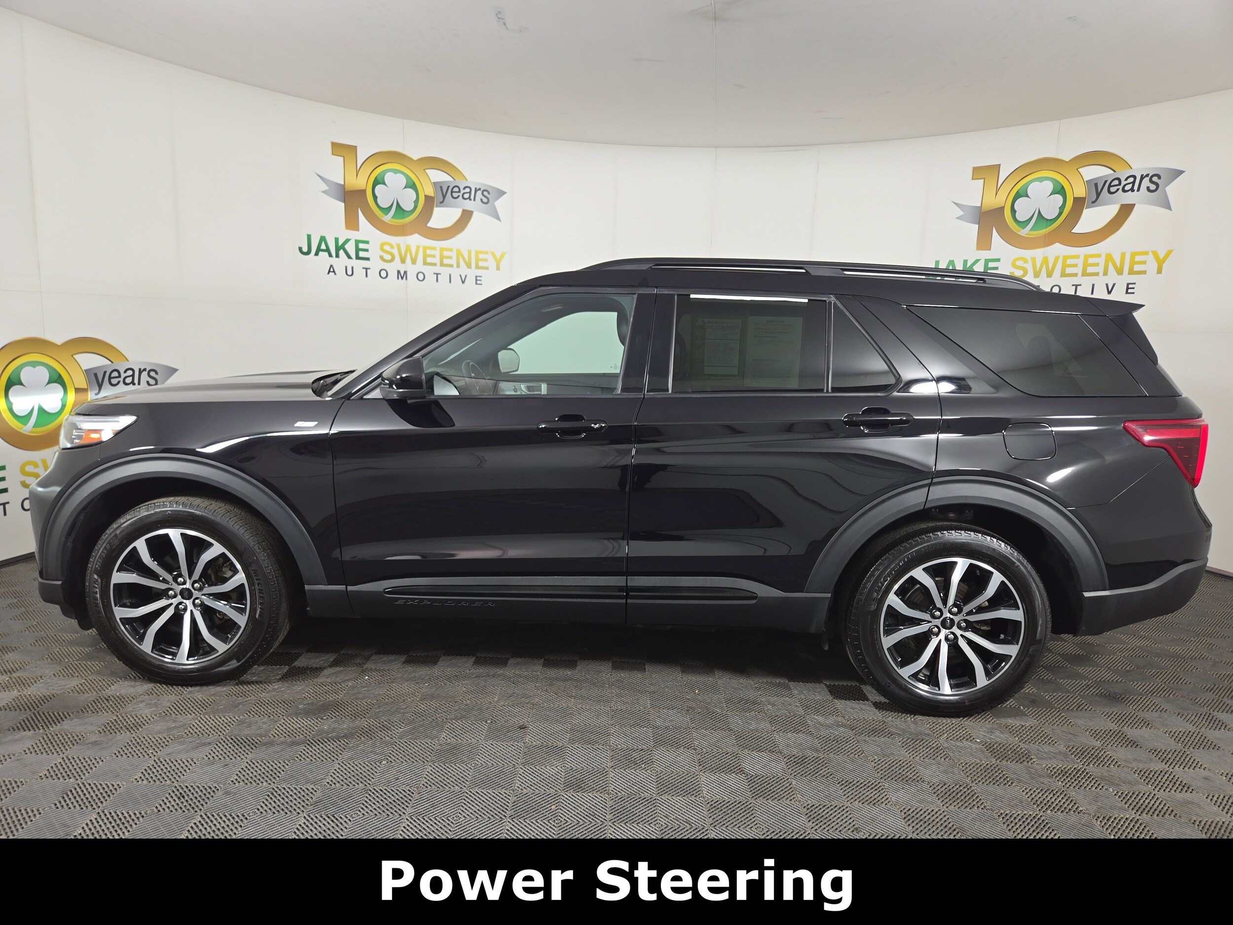 2023 Ford Explorer ST-Line photo 2