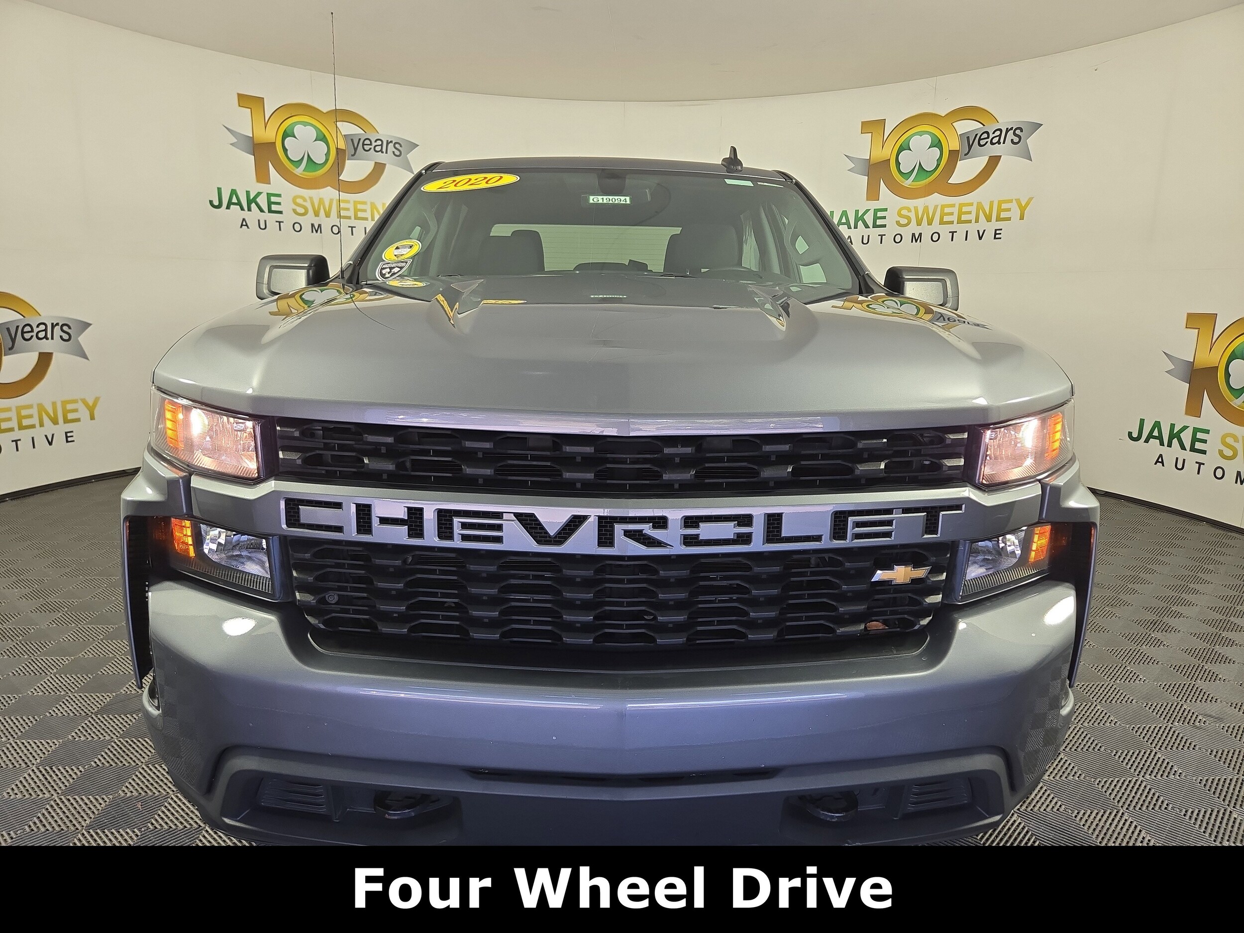 2020 Chevrolet Silverado 1500 Custom photo 2