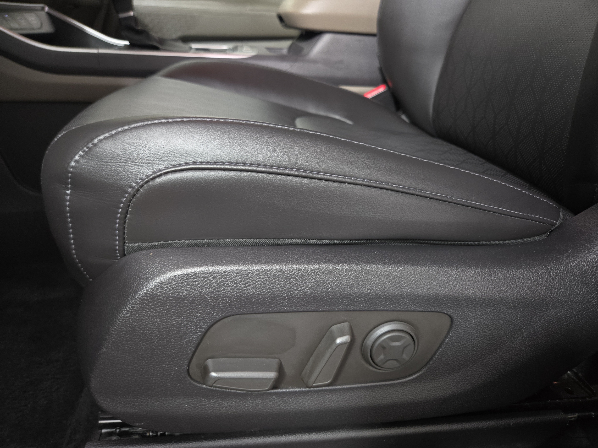 2025 Kia Carnival LXS - Photo 32