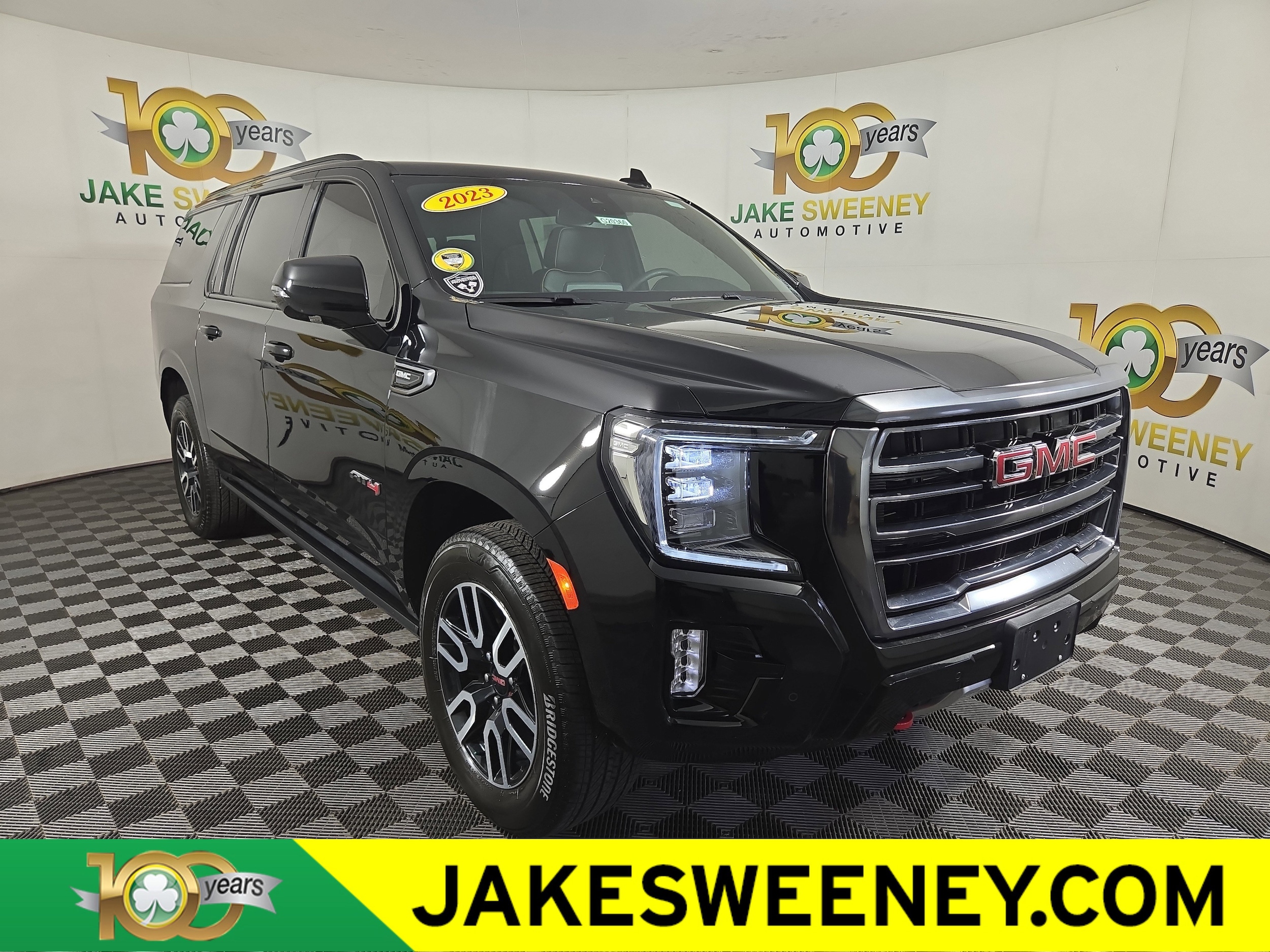 2023 GMC Yukon AT4 4X4's photo