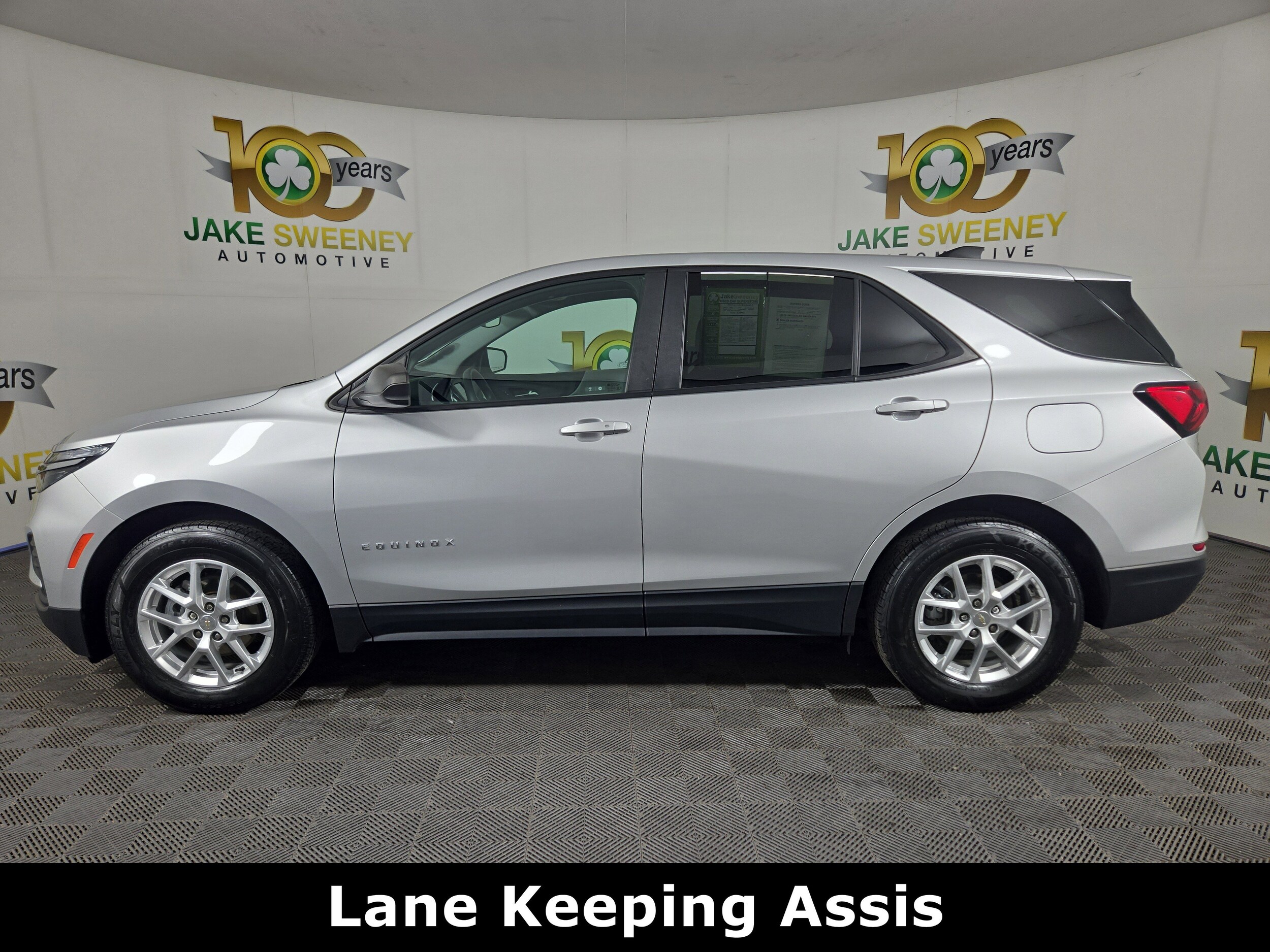 2022 Chevrolet Equinox LS photo 3