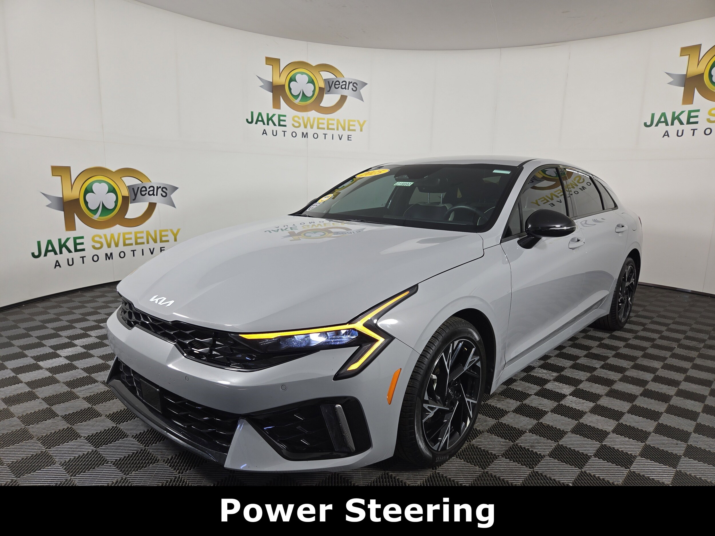 2025 Kia K5 GT-Line photo 3
