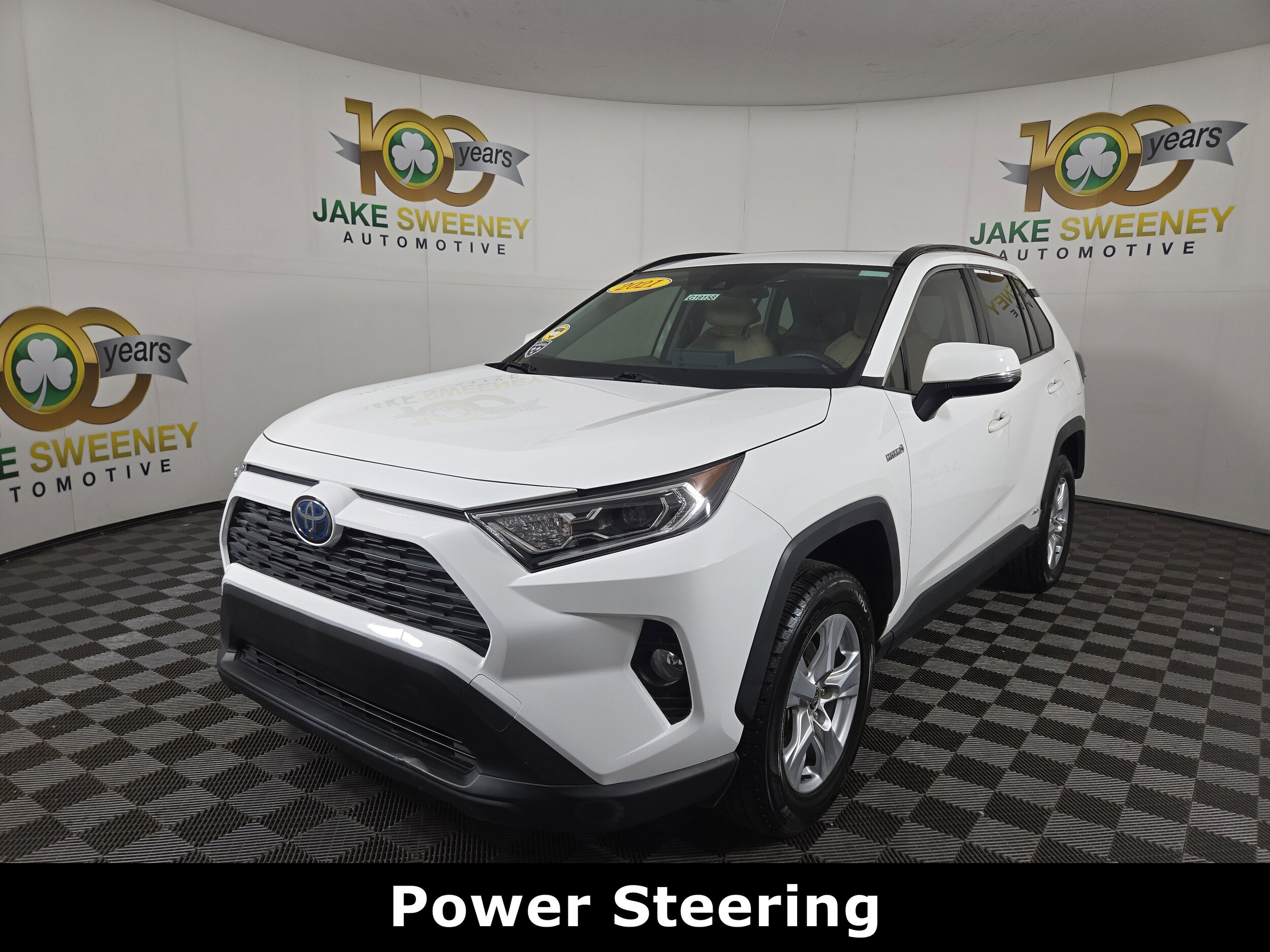 2021 Toyota RAV4 Hybrid XLE photo 2