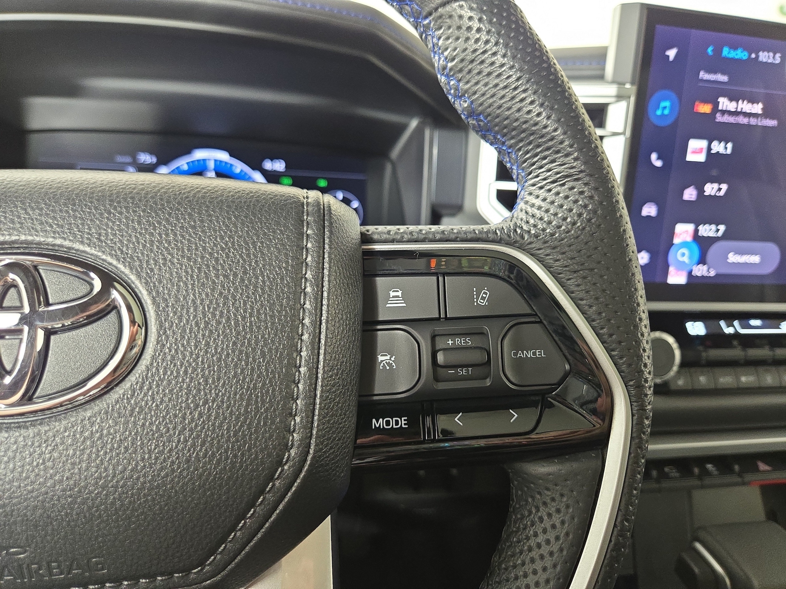 2025 Toyota Sequoia Platinum - Photo 17