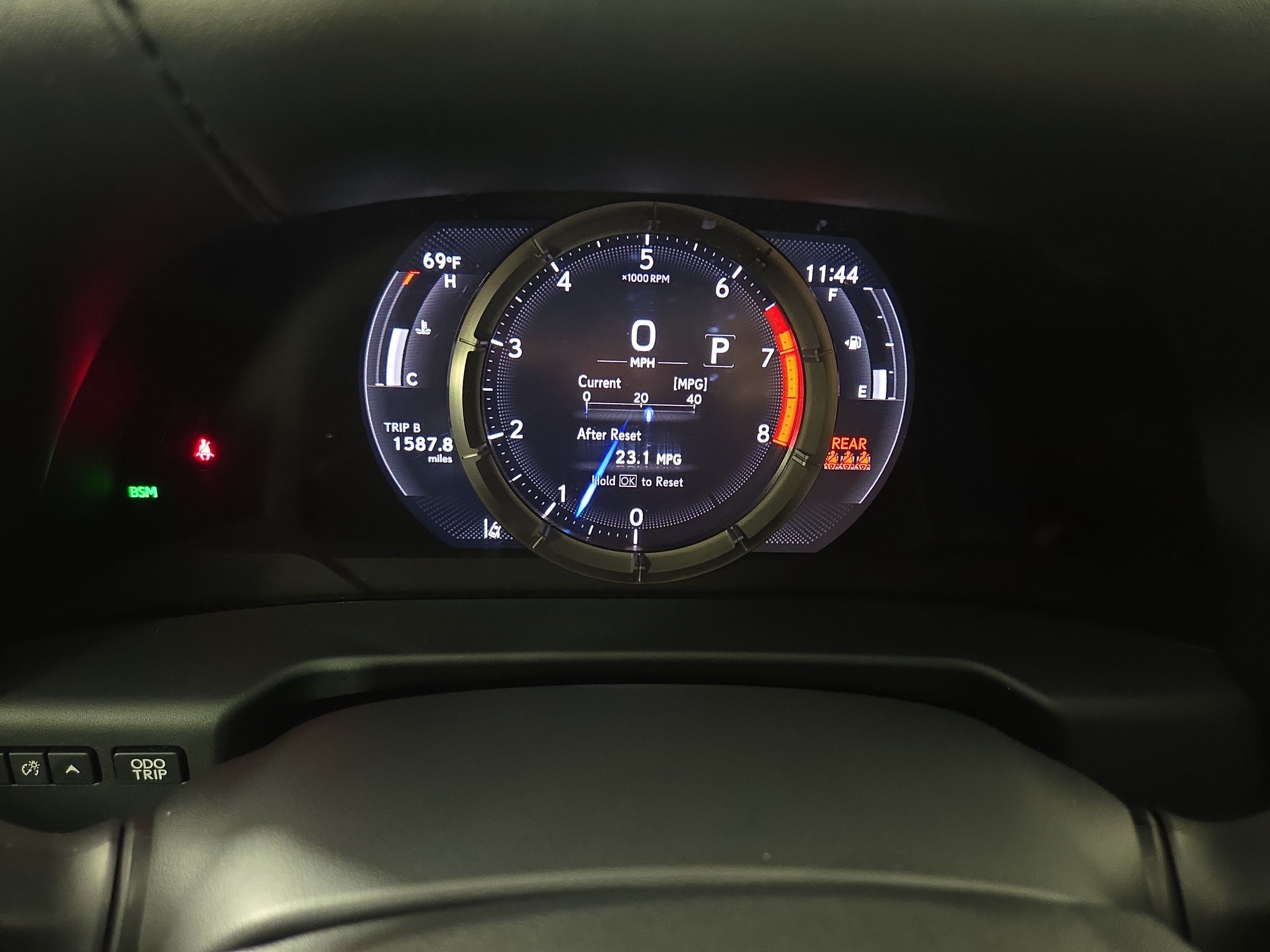 2021 Lexus ES F SPORT - Photo 17